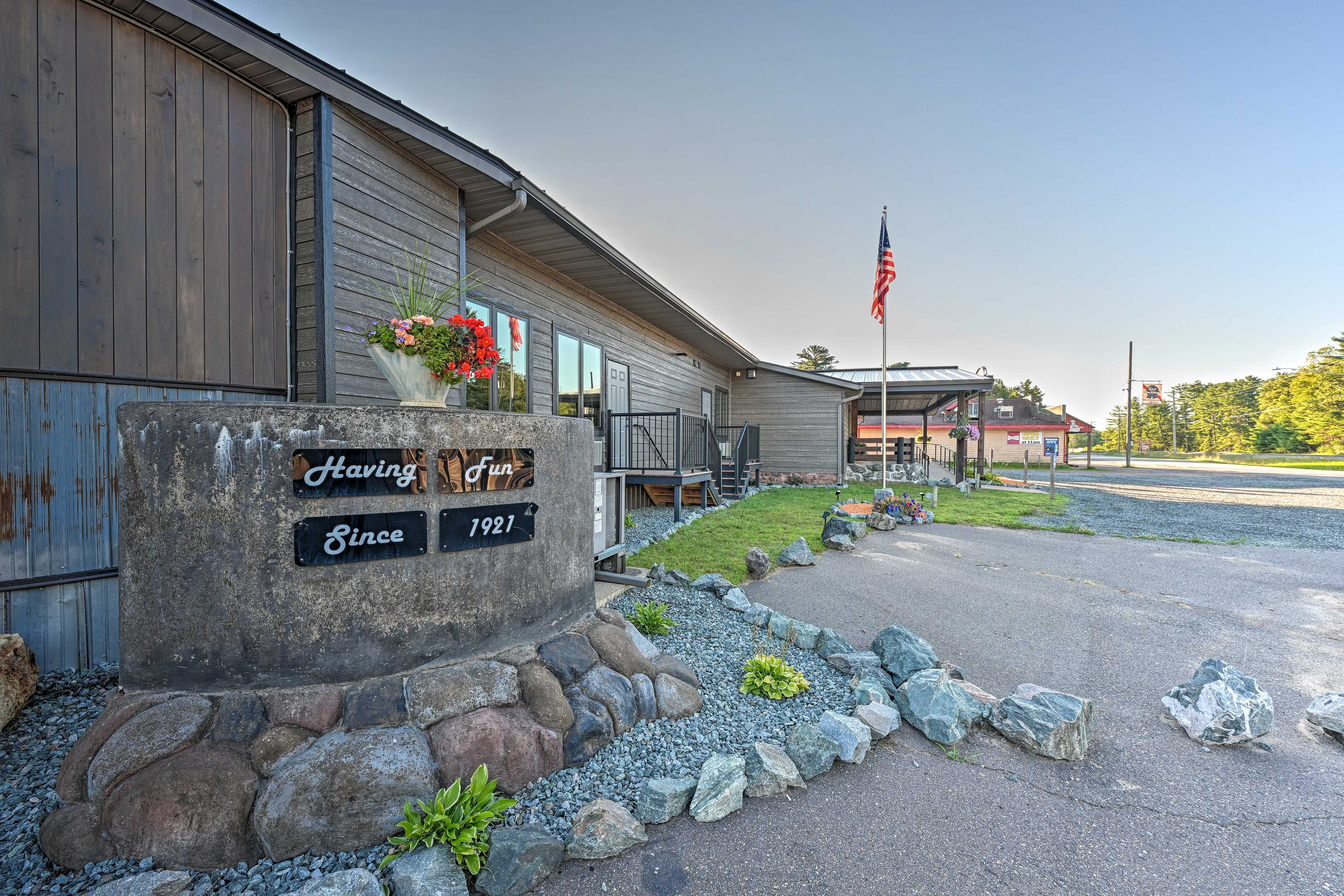 Parking | Driveway (15 Vehicles) | RV/Trailer Parking