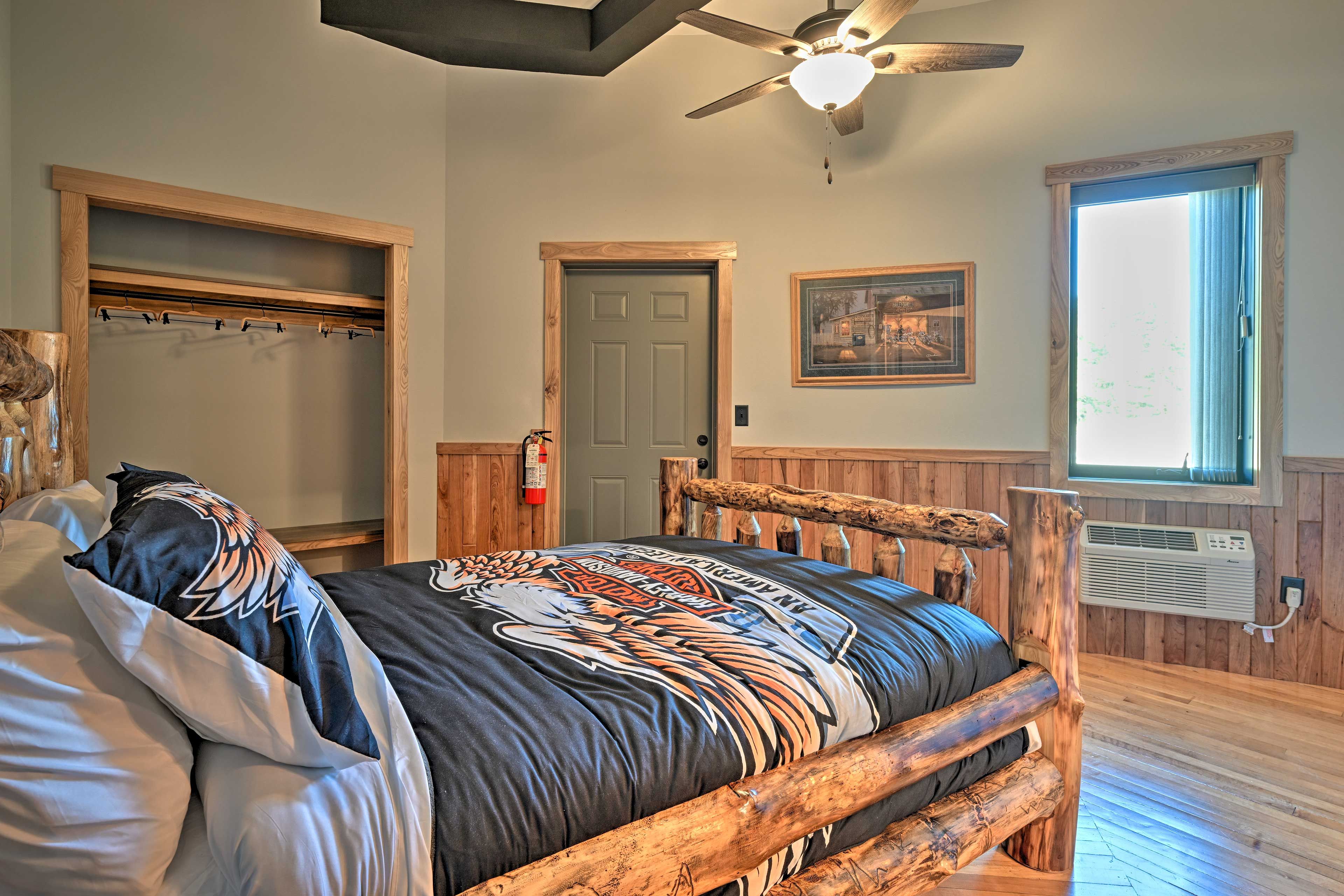 Bedroom 2 | Queen Bed | Hangers