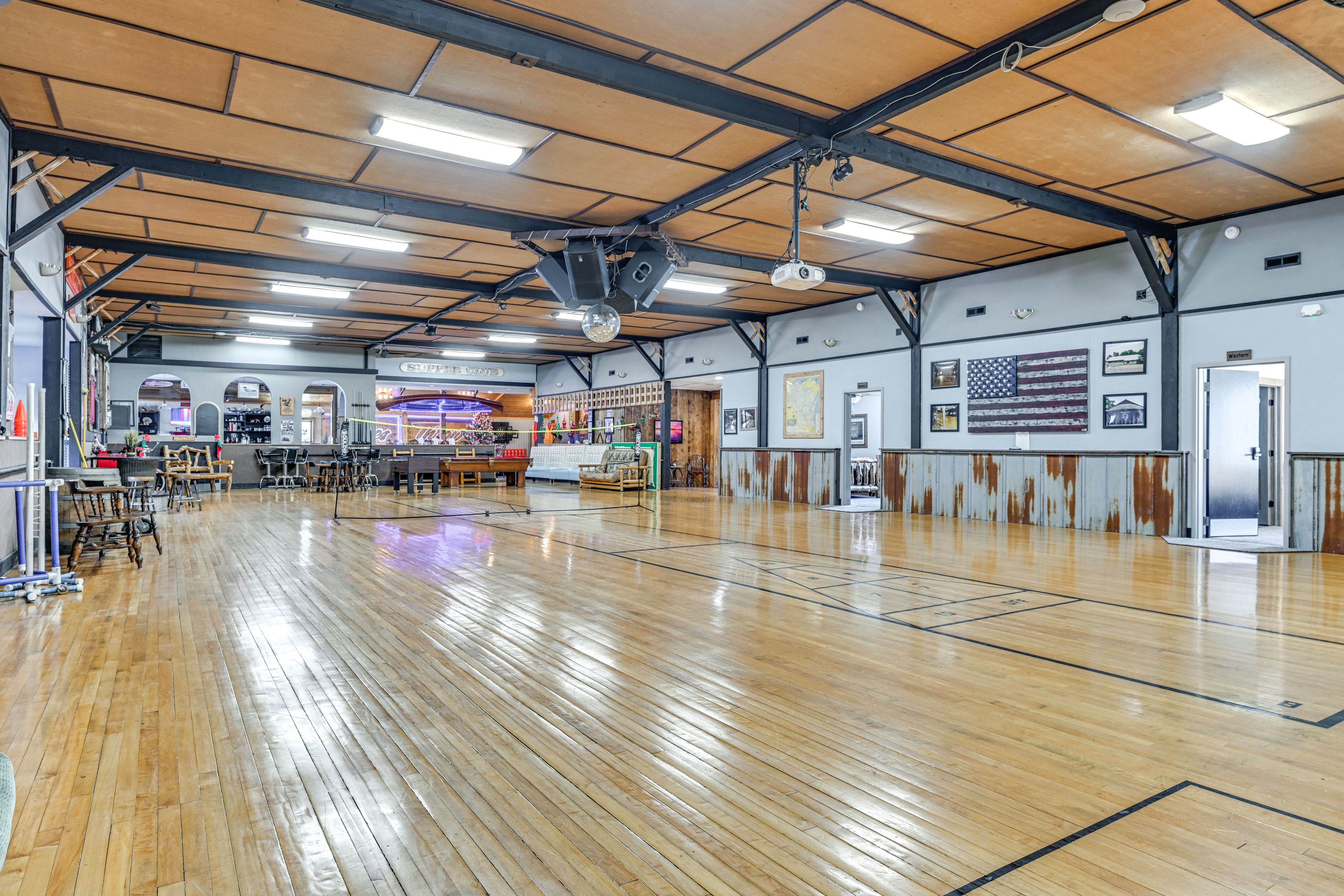 Game Room | 2 Queen Sleeper Sofas | Roller Rink | Shuffleboard