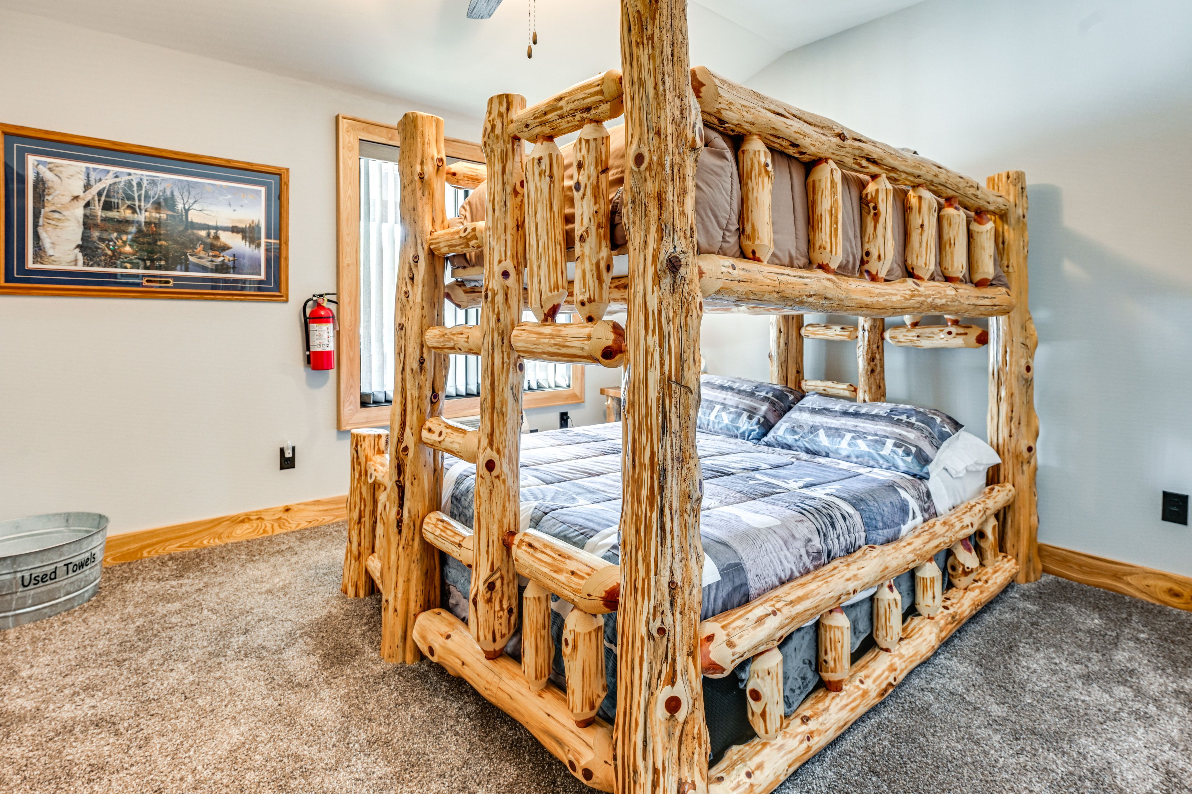 Bedroom 6 | Twin/Queen Bunk Bed