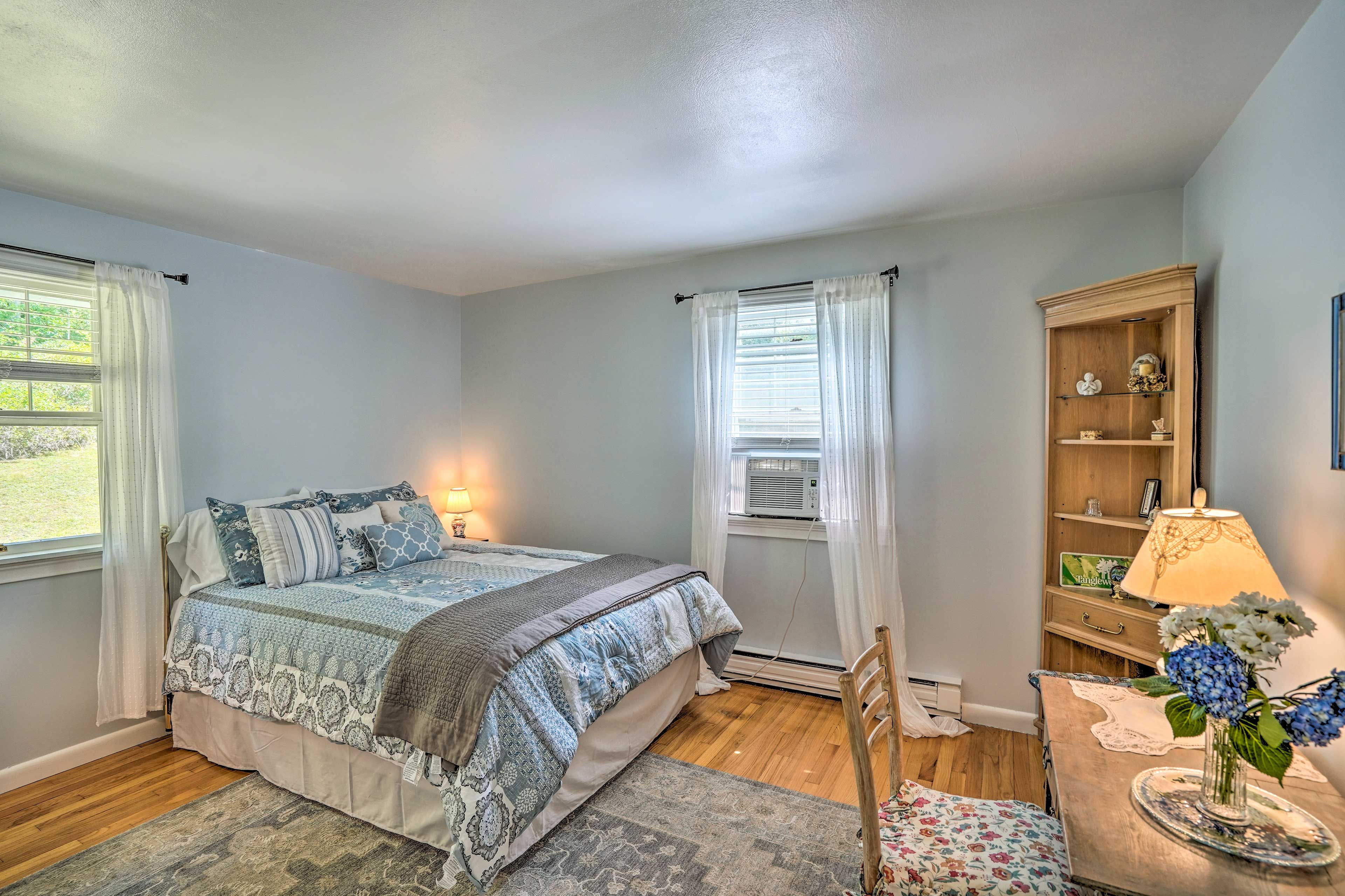 Bedroom 1 | Queen Bed