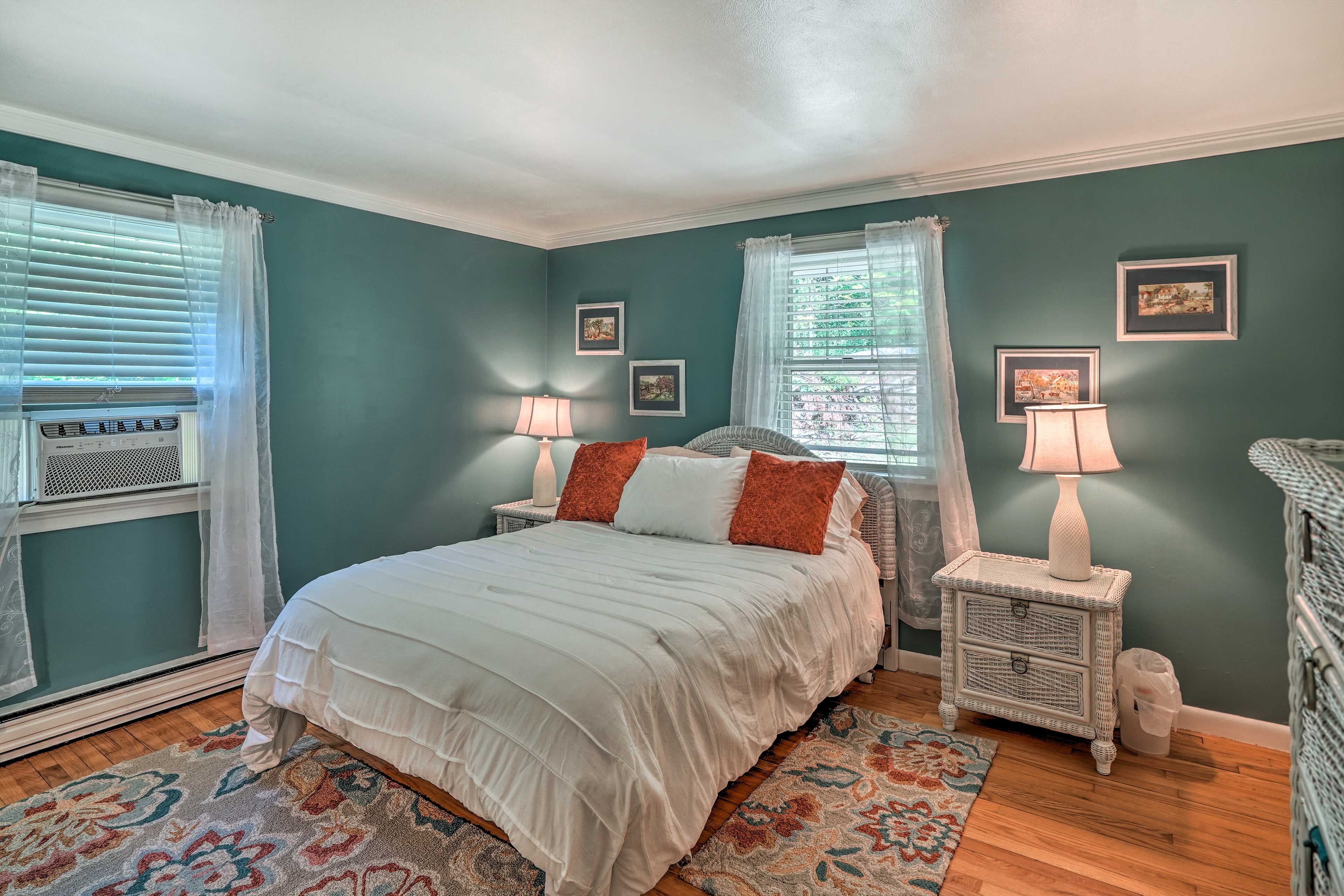 Bedroom 2 | Queen Bed