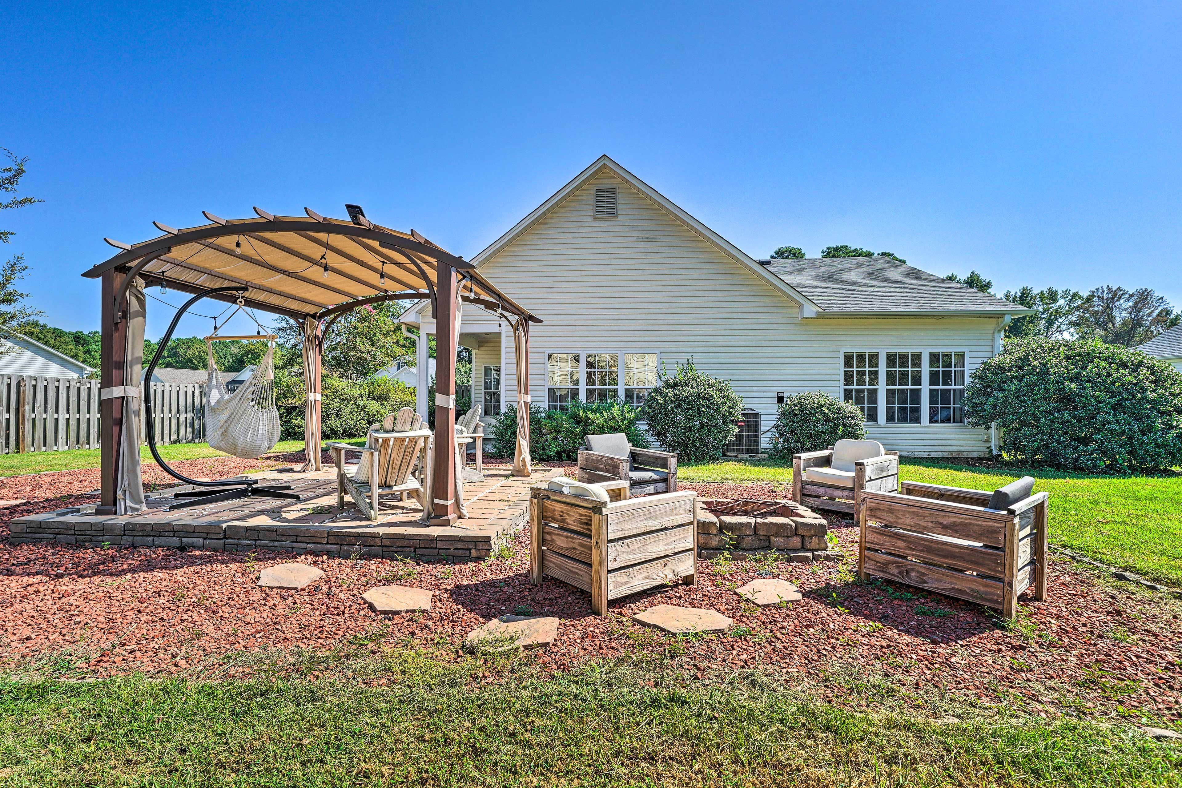 Wilmington Vacation Rental | 3BR | 2BA | 1,274 Sq Ft | 1 Step Required to Access