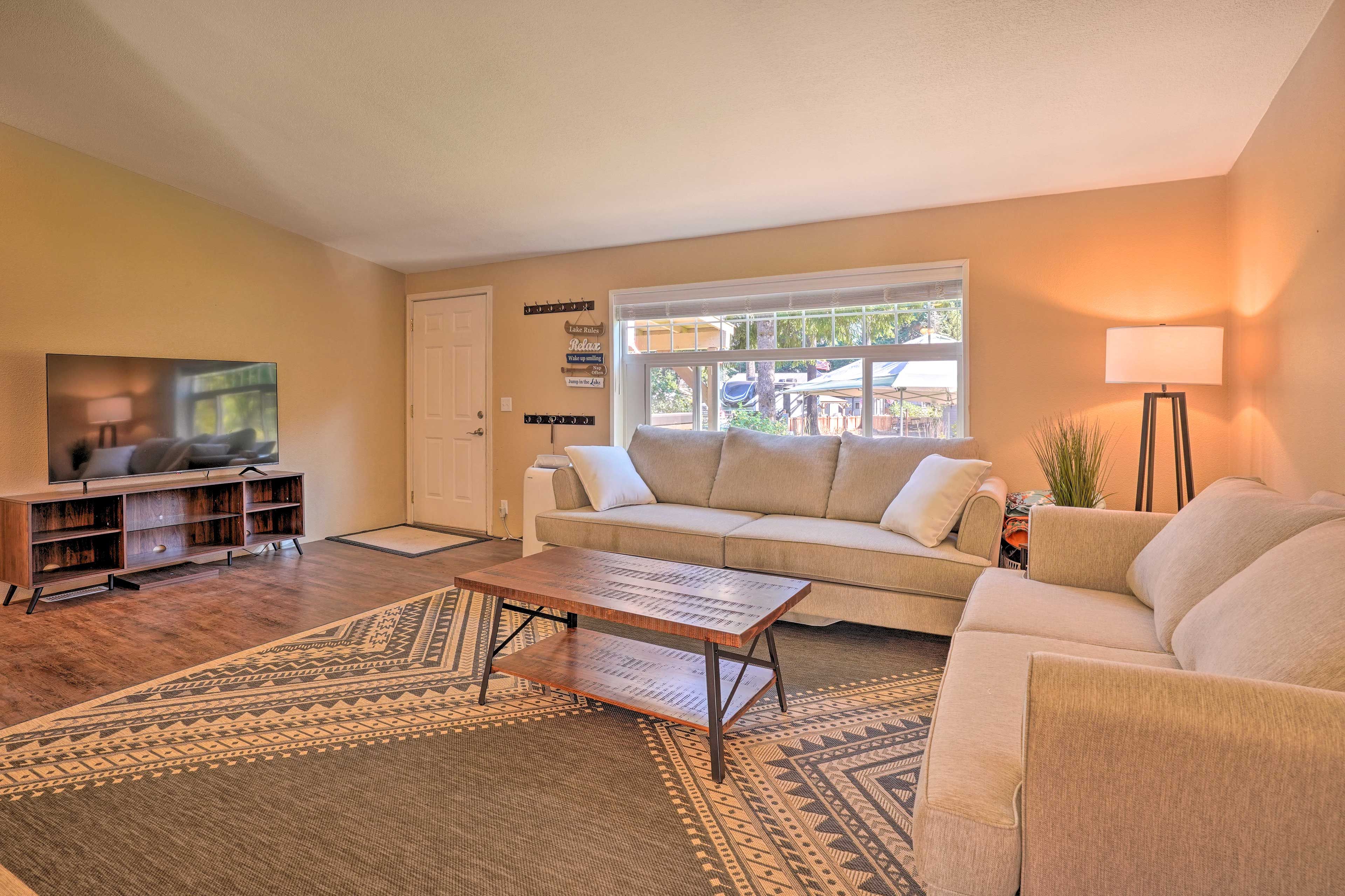 Living Area | Sleeper Sofa | Board Games