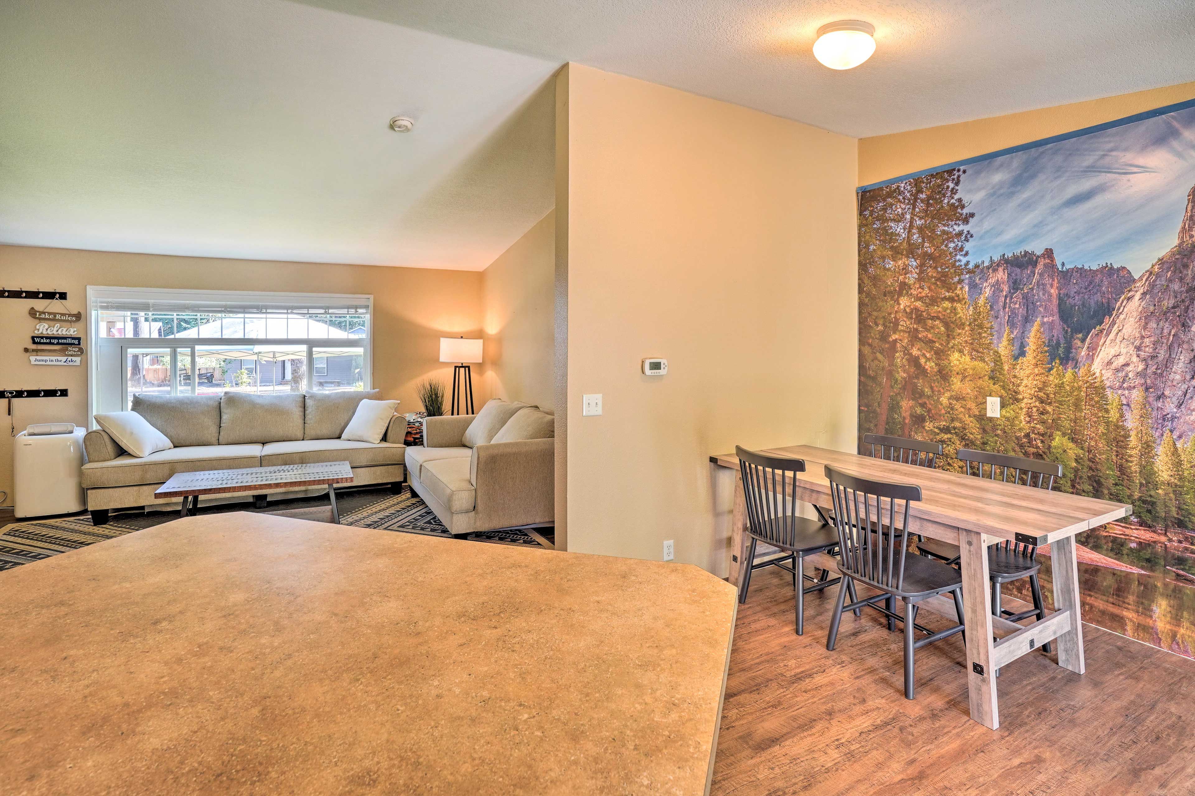 Dining Area | Dishware/Flatware
