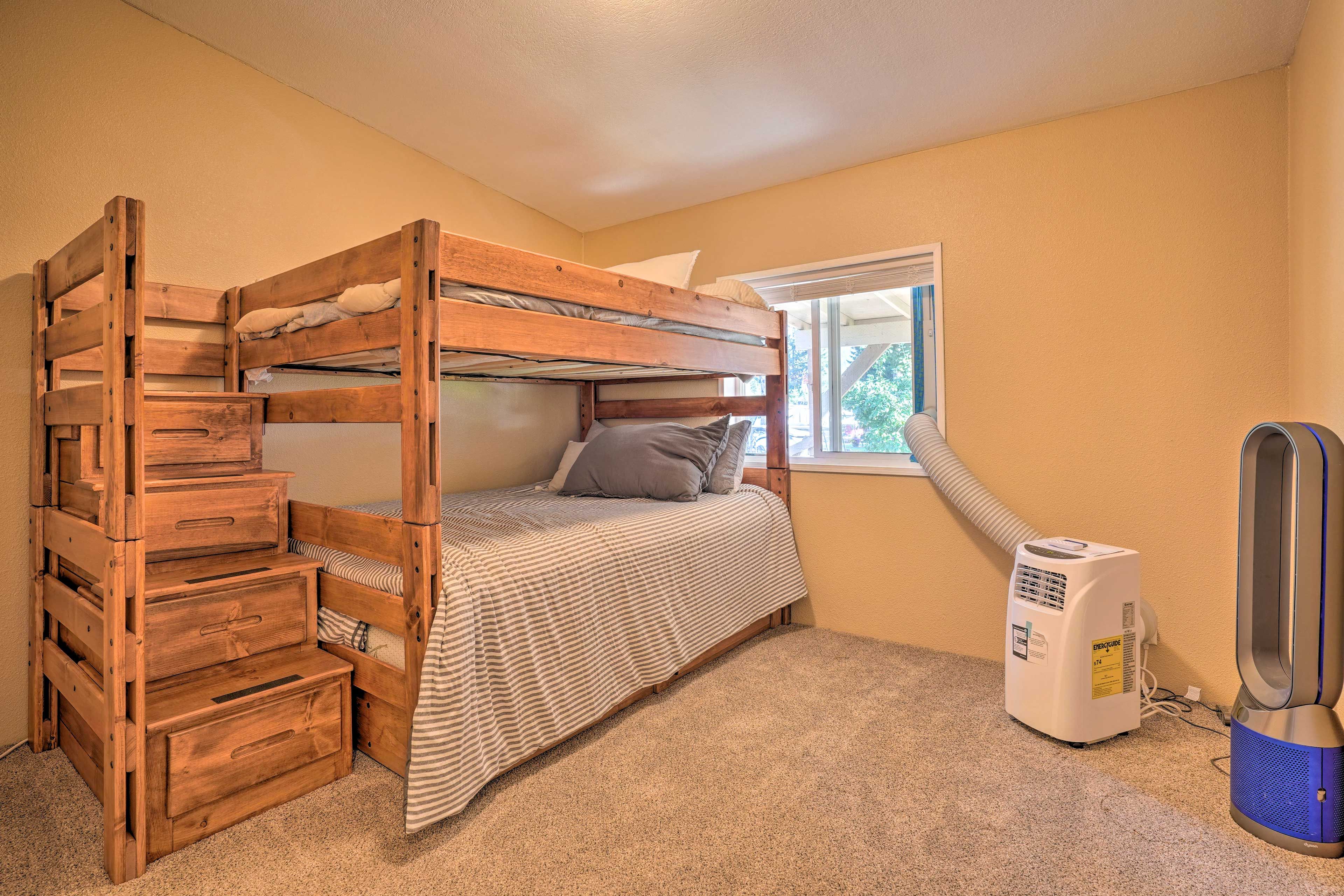 Bedroom 3 | Twin Bunk Bed | Smart TV
