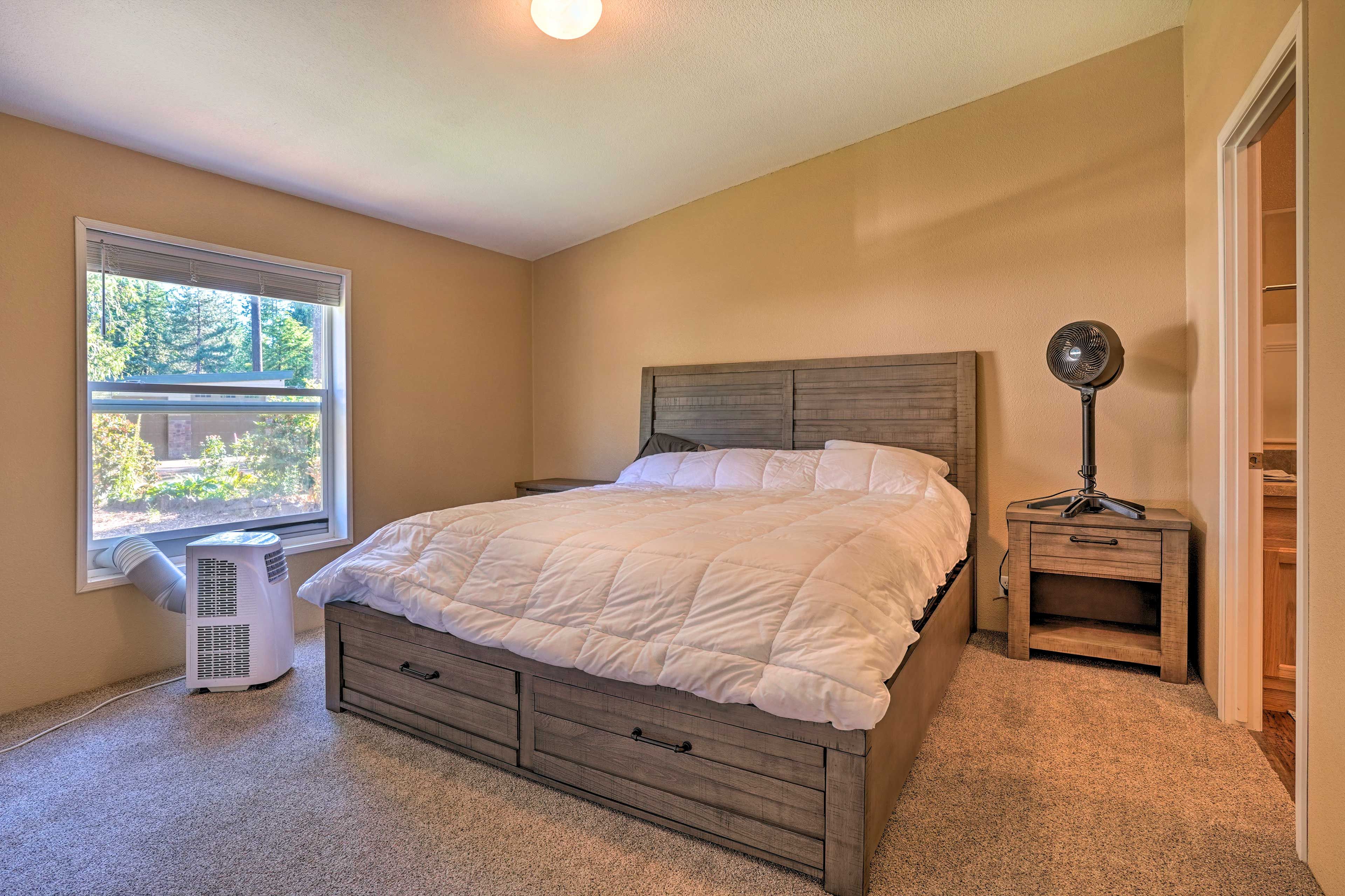 Bedroom 1 | King Bed | Smart TV