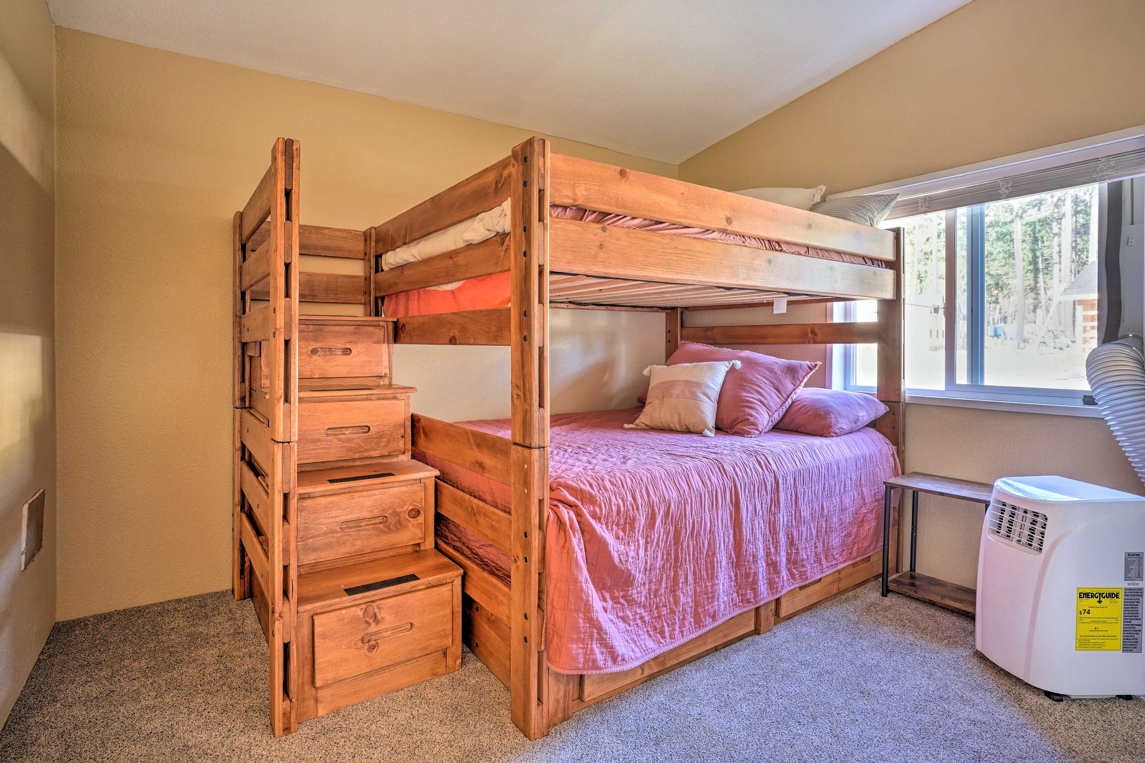 Bedroom 2 | Full Bunk Bed | Smart TV