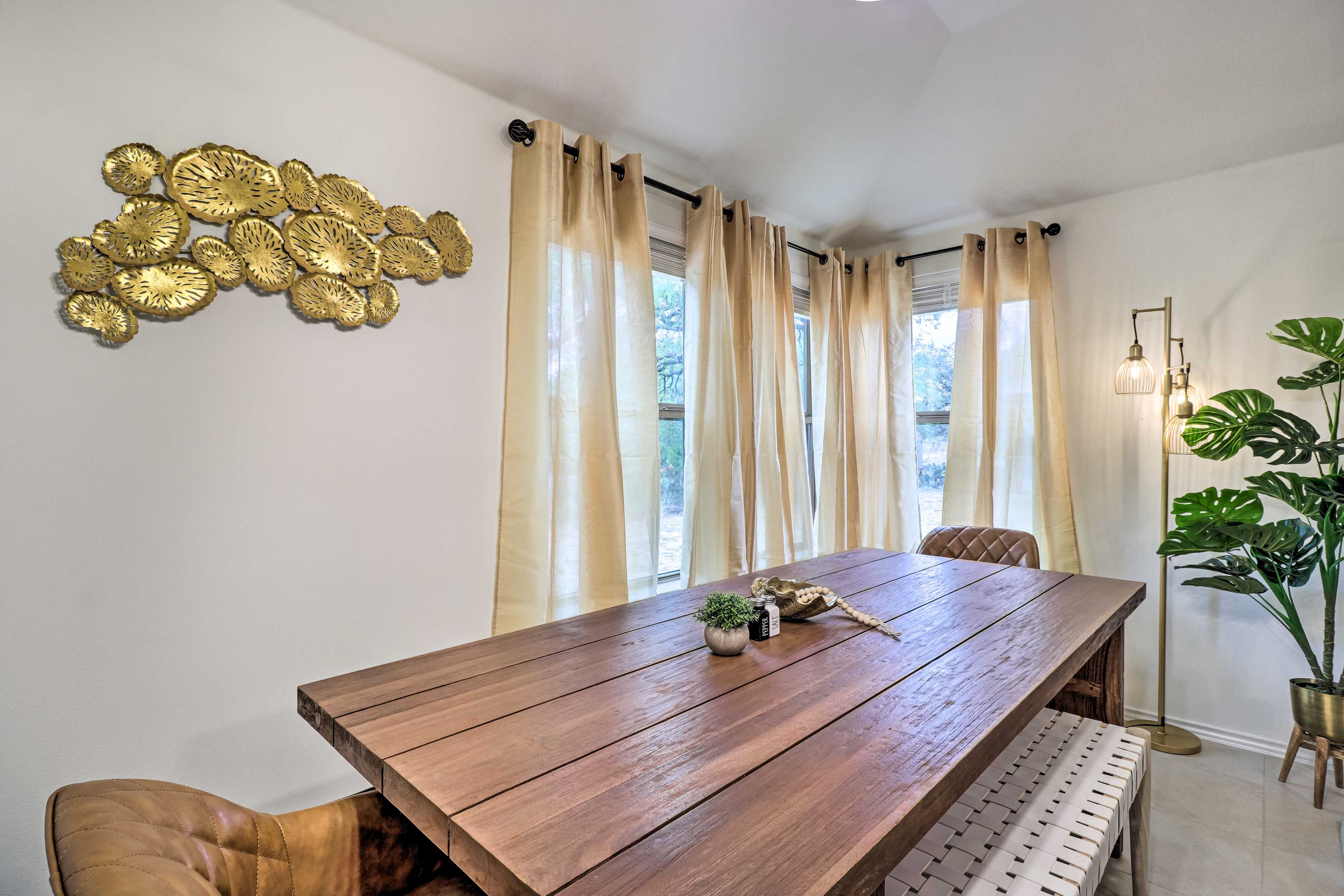 Dining Area | Free WiFi