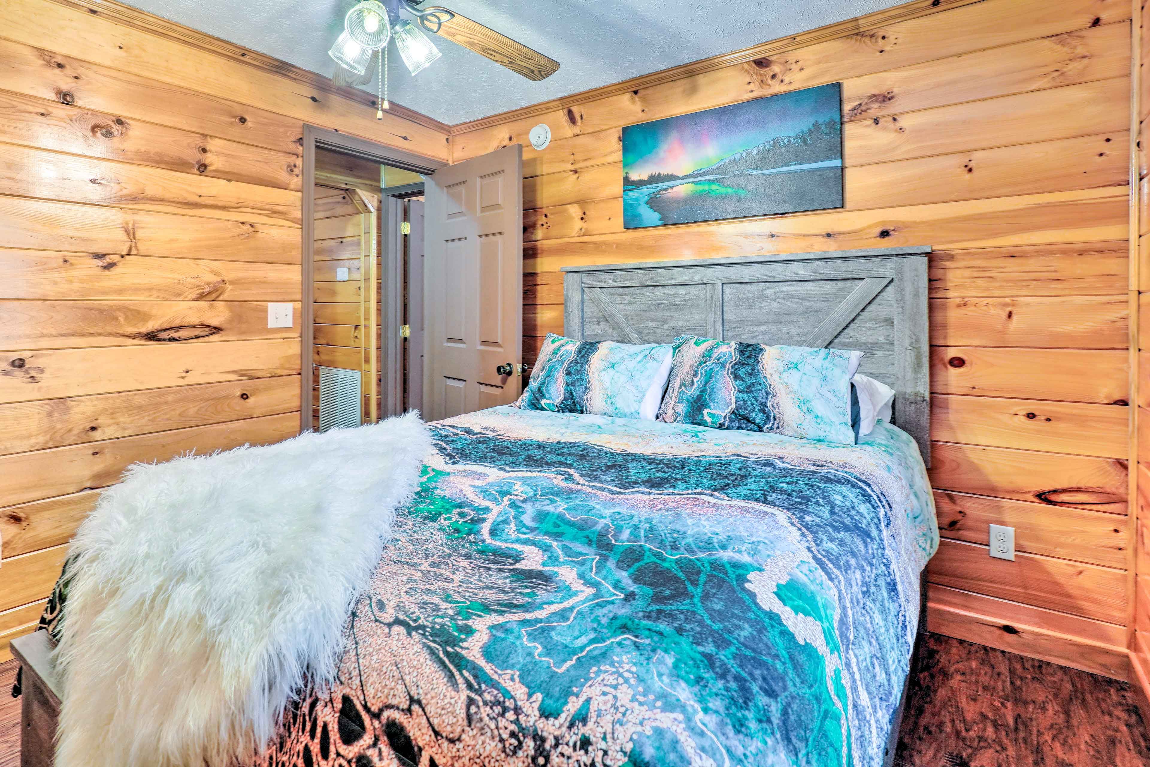 Bedroom 2 | Queen Bed