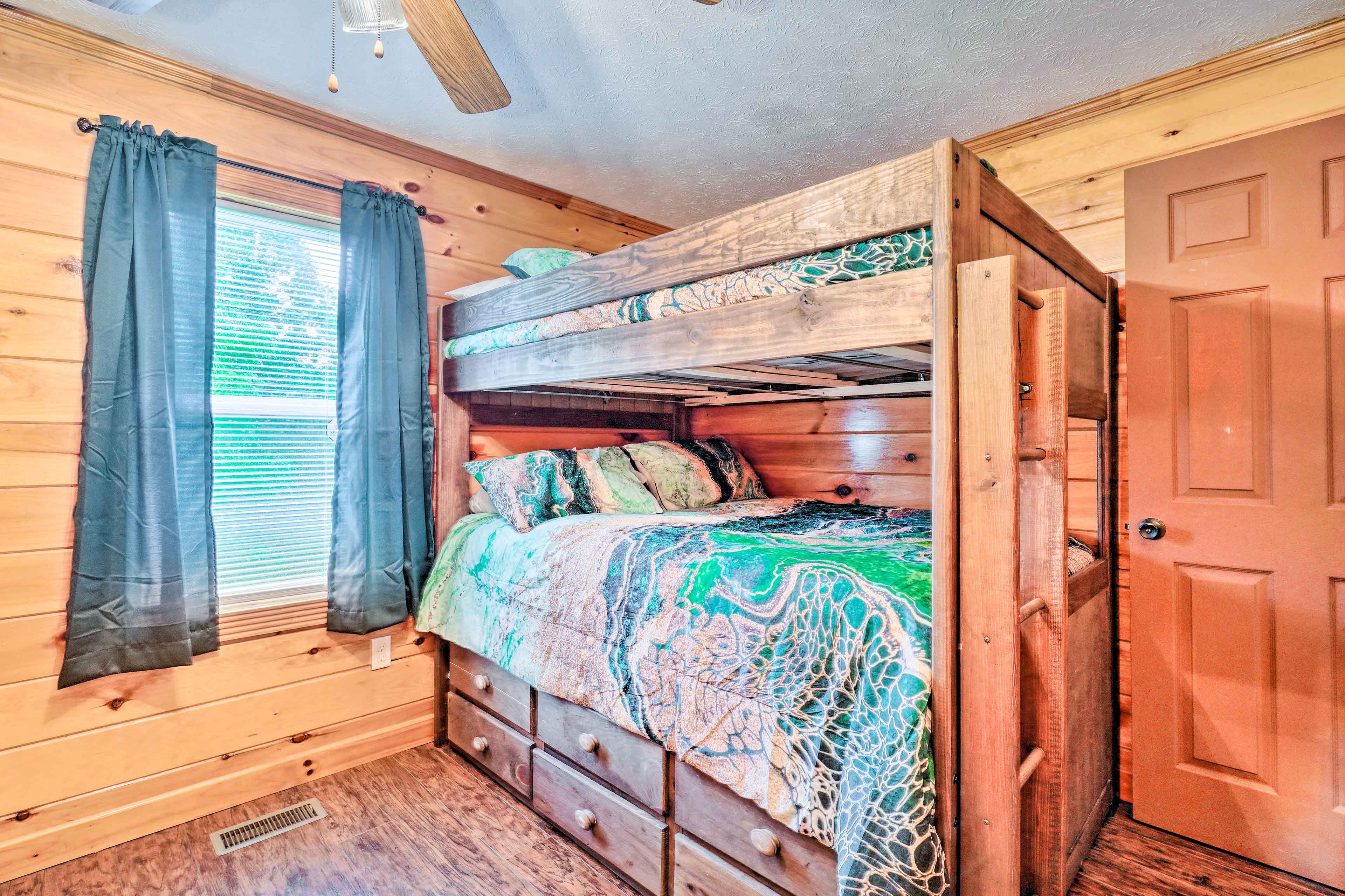 Bedroom 3 | Full Bunk Bed w/ Twin Trundle