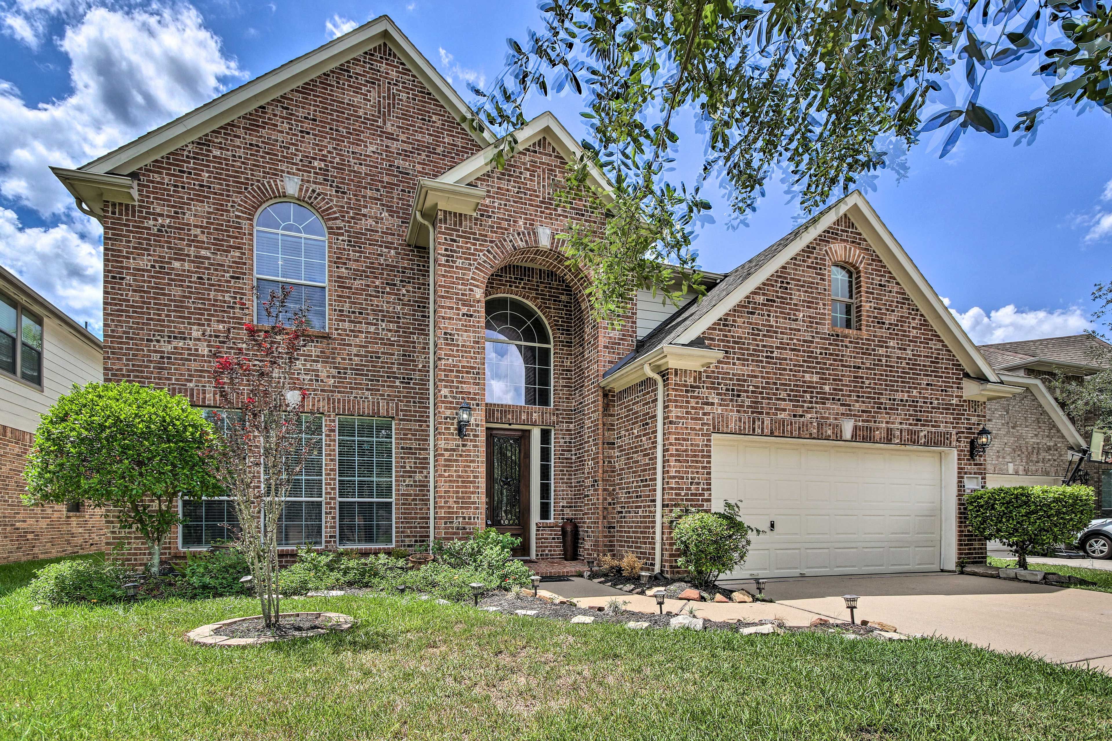 Home Exterior | 1 Step to Enter