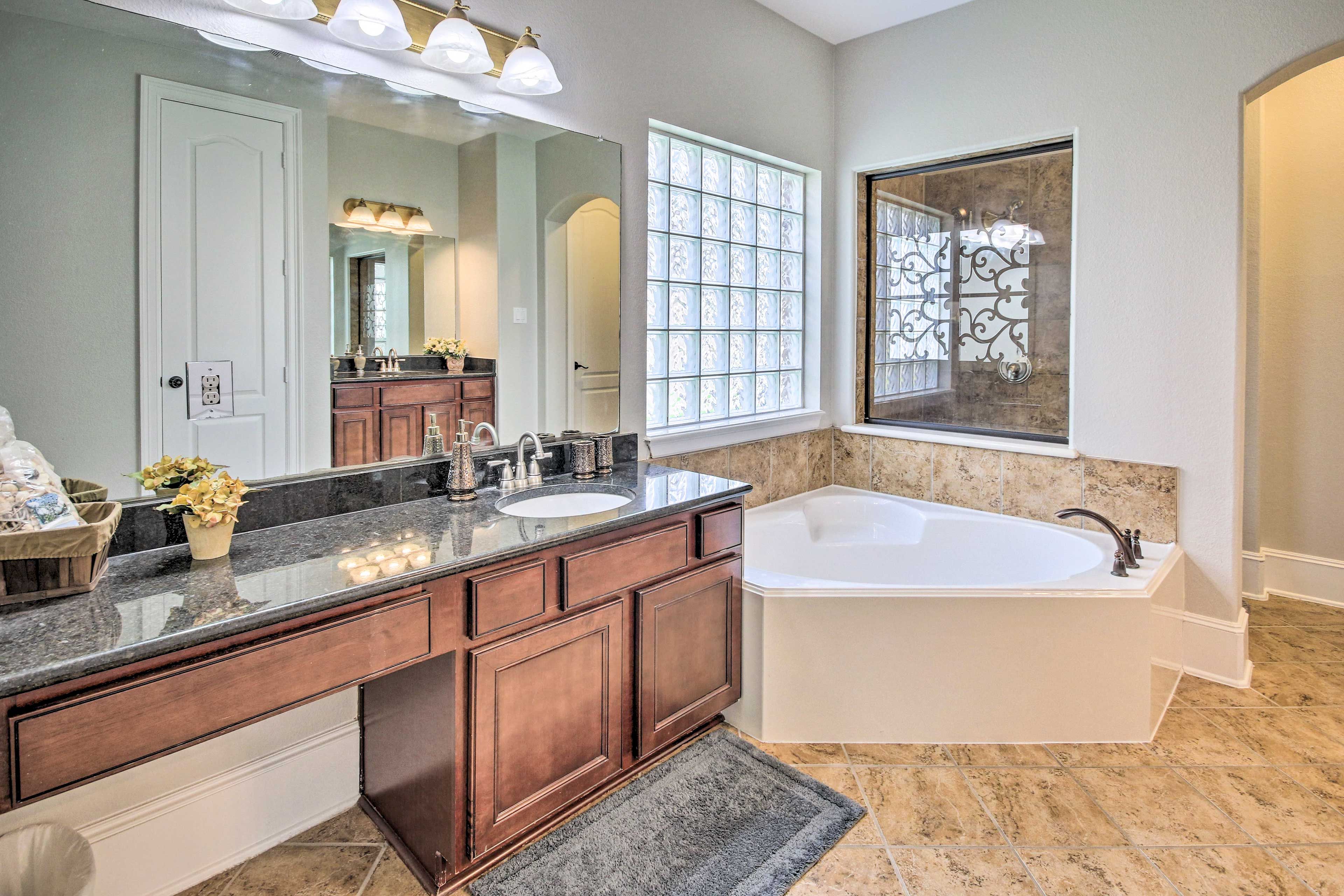 En-Suite Bathroom | 1st Floor | Towels Provided