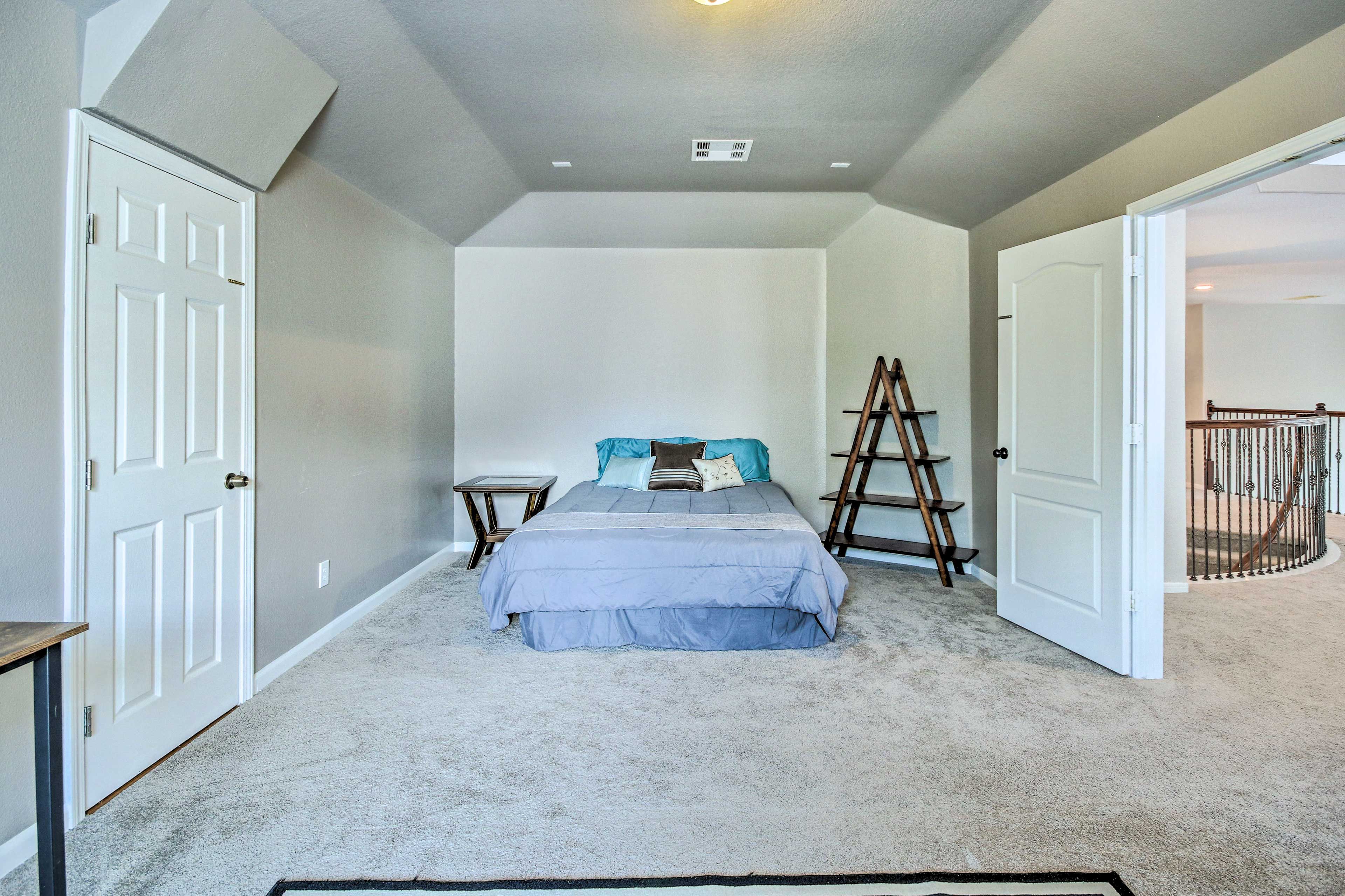 Bedroom 2 | 2nd Floor | Queen Bed