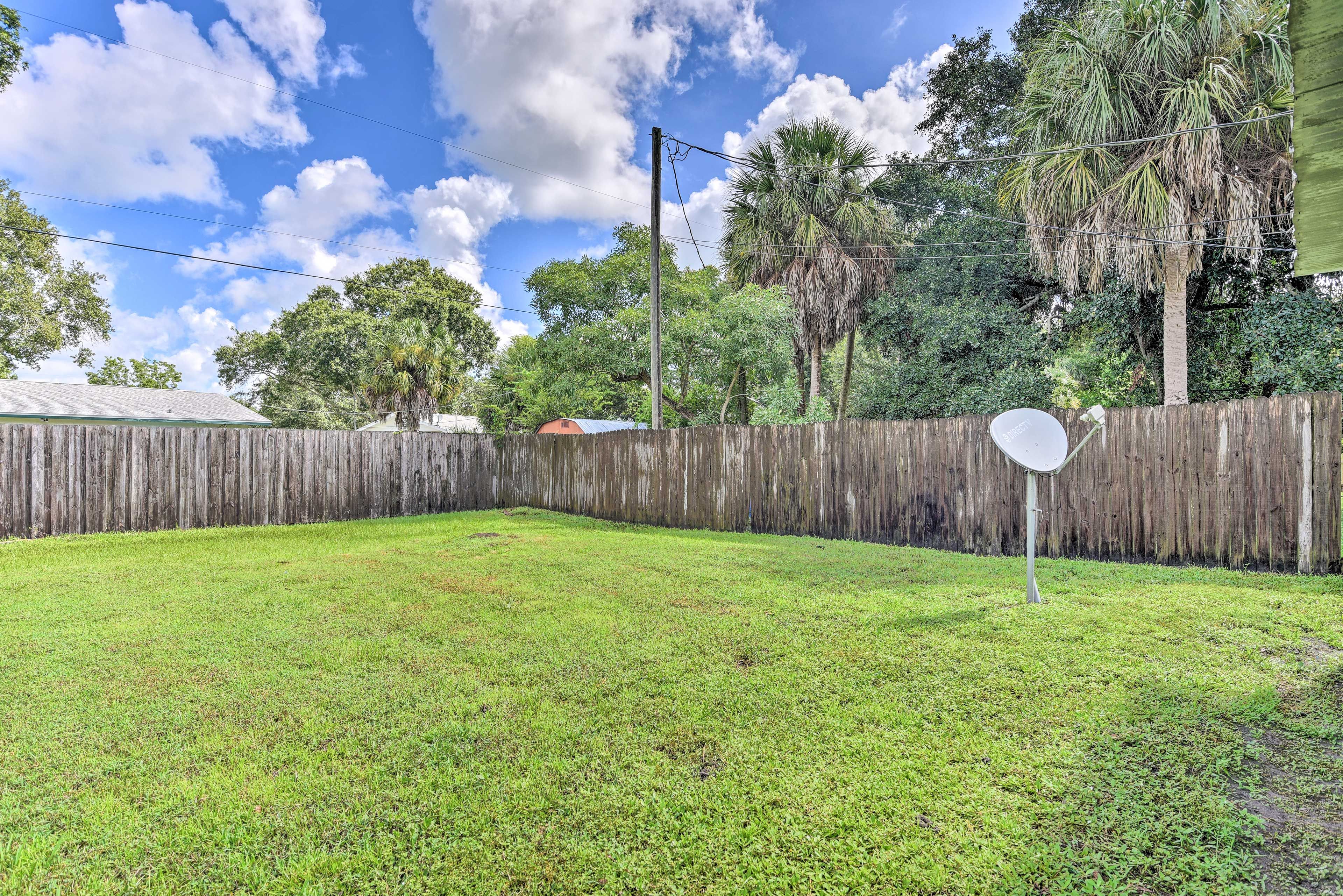 Private Yard | 1 External Security Camera (Facing Driveway)