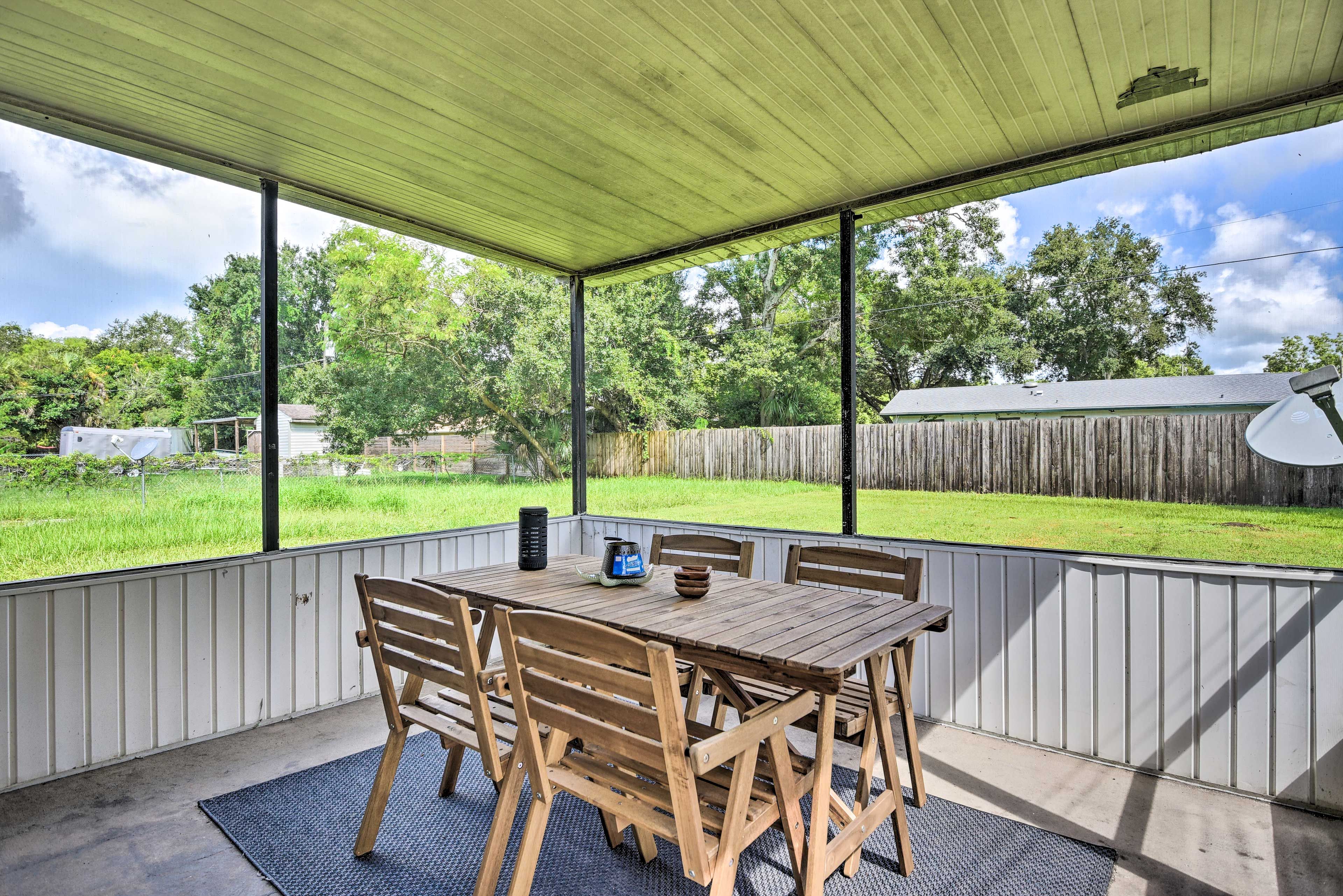 Palmetto Vacation Rental | 2BR | 2BA | 975 Sq Ft | 1 Step Required for Access