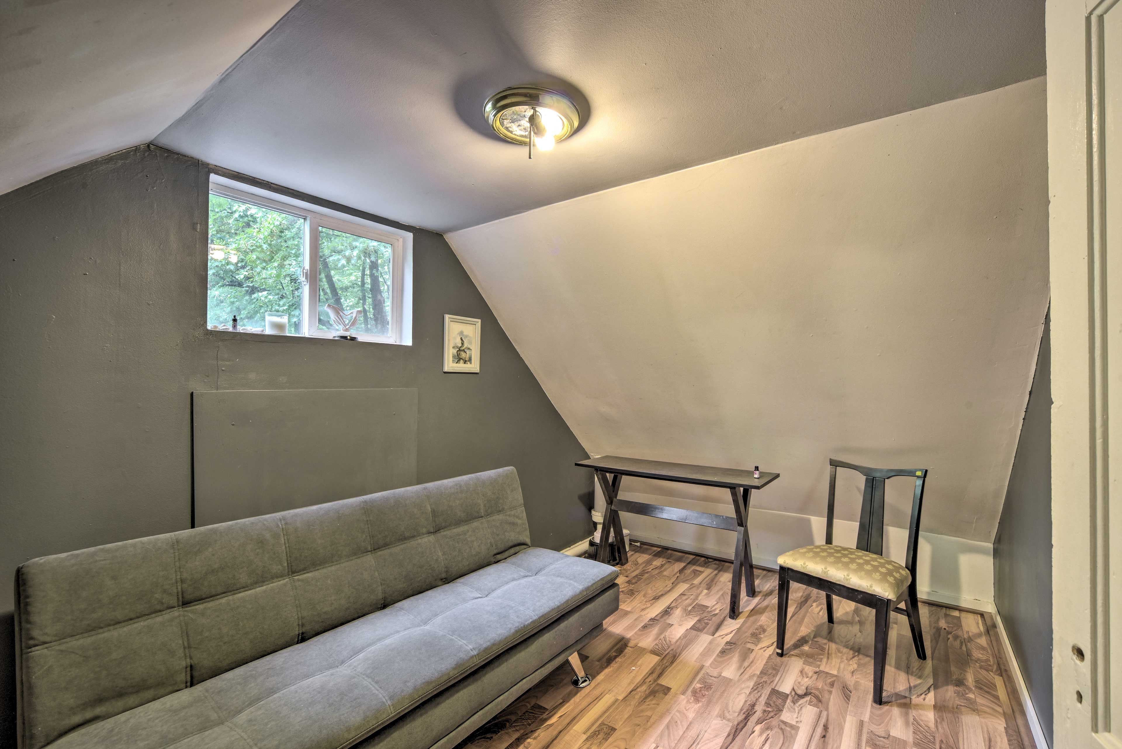 Bedroom 3 | Full Futon | 2nd Floor | Board Games