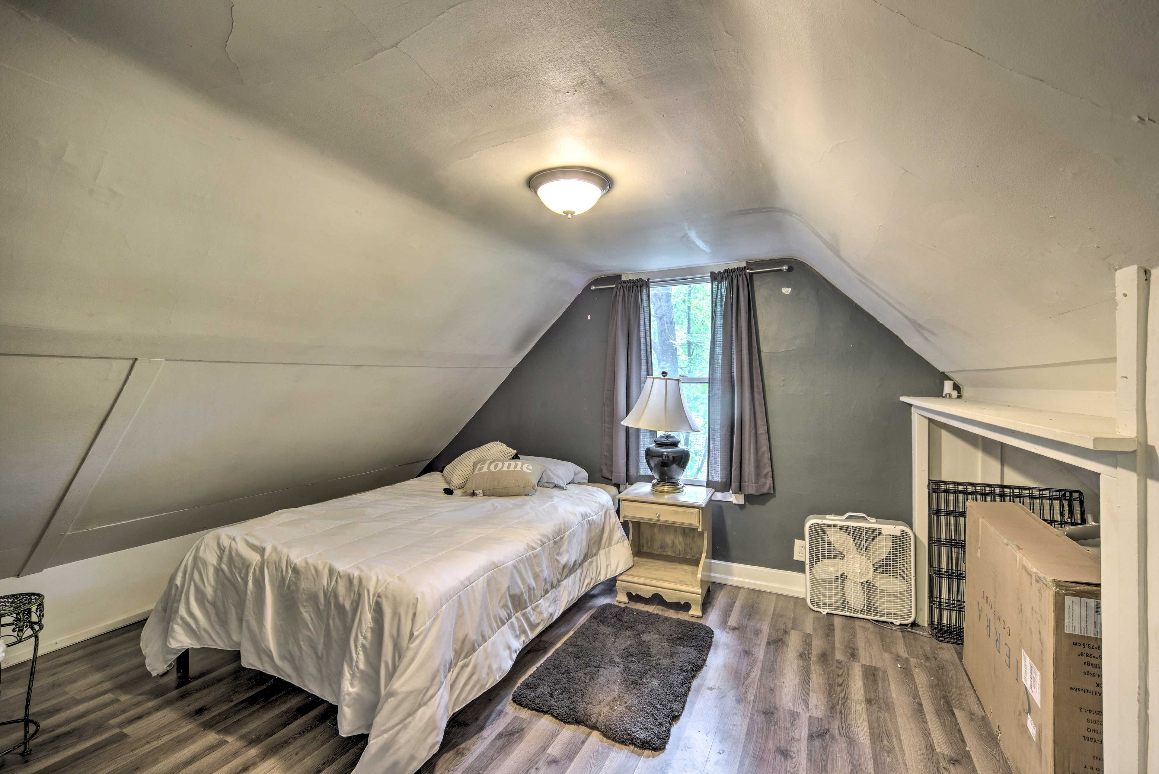 Bedroom 2 | Full Bed | 2nd Floor | Stairs Required