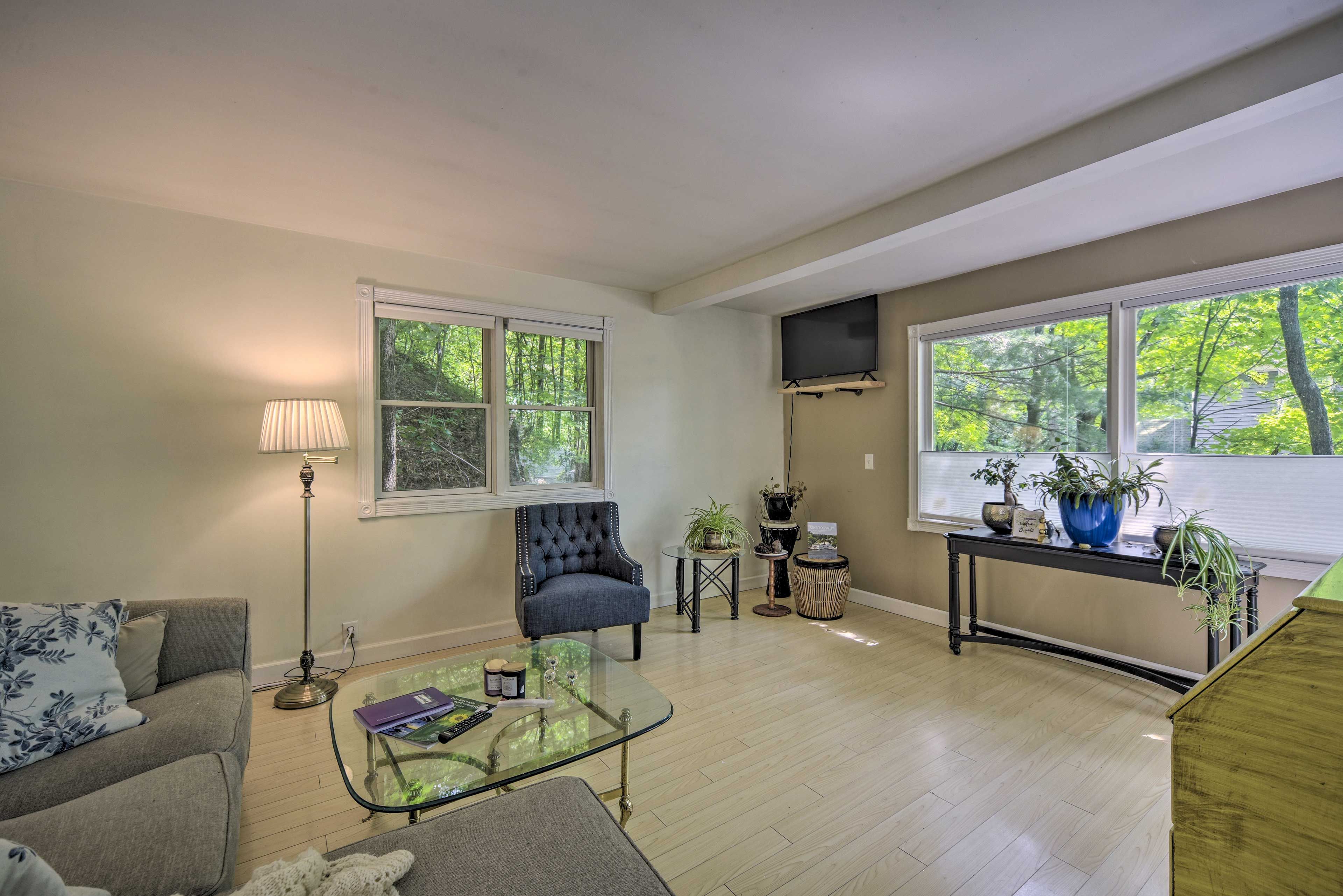 Living Room 1 | 1st Floor | Smart TV