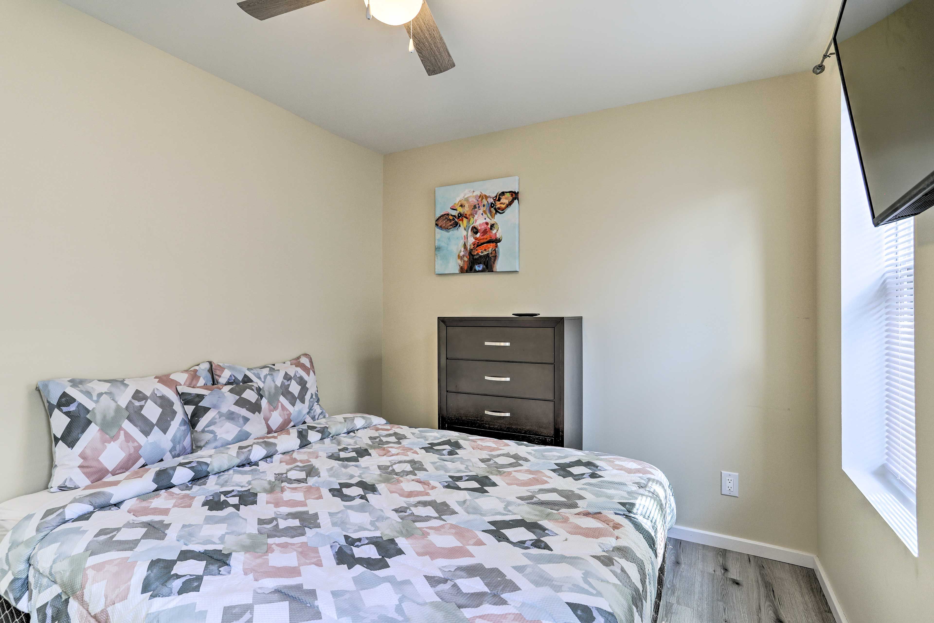 Bedroom 2 | Queen Bed | 2nd Floor | Hangers
