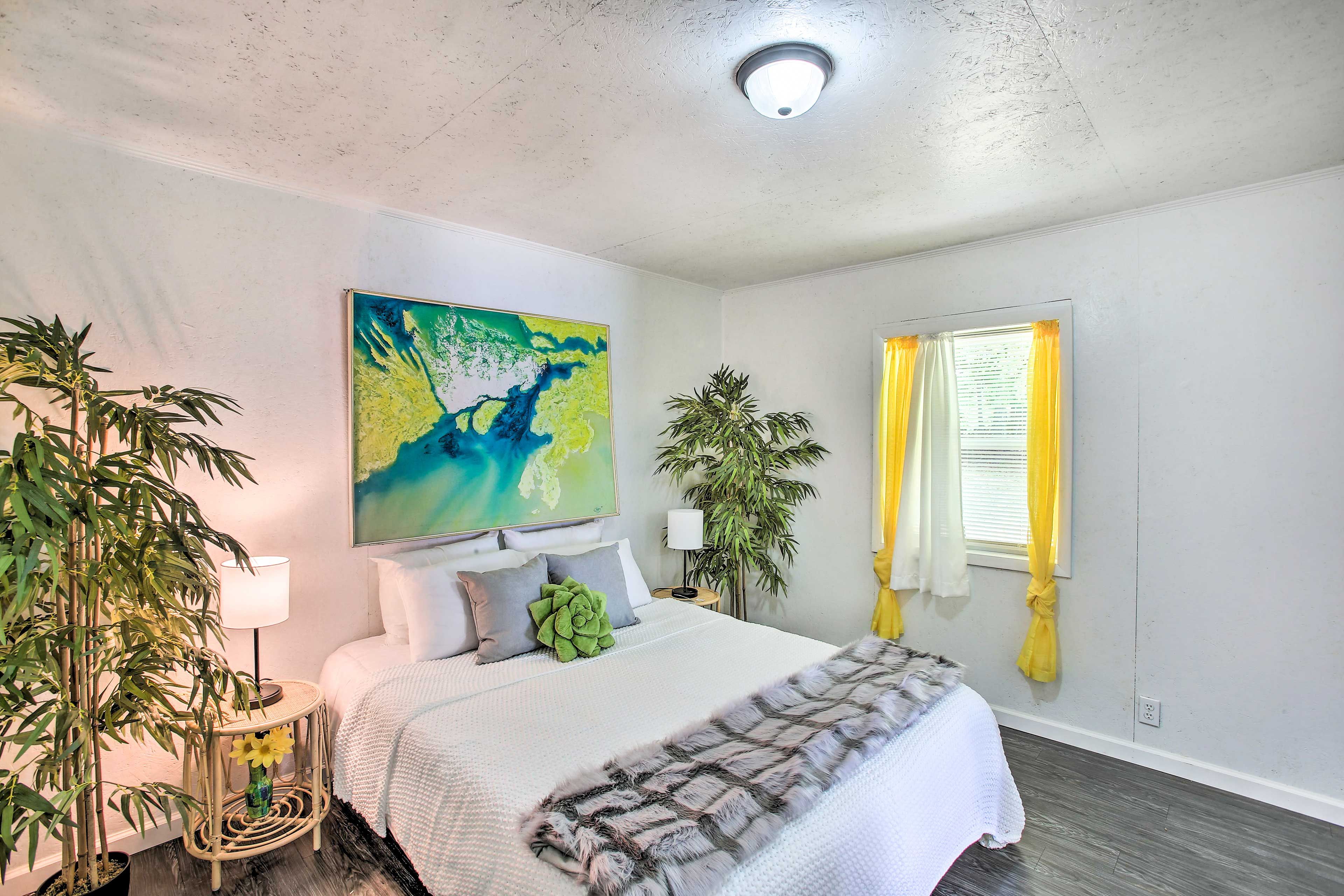 Bedroom | Queen Bed