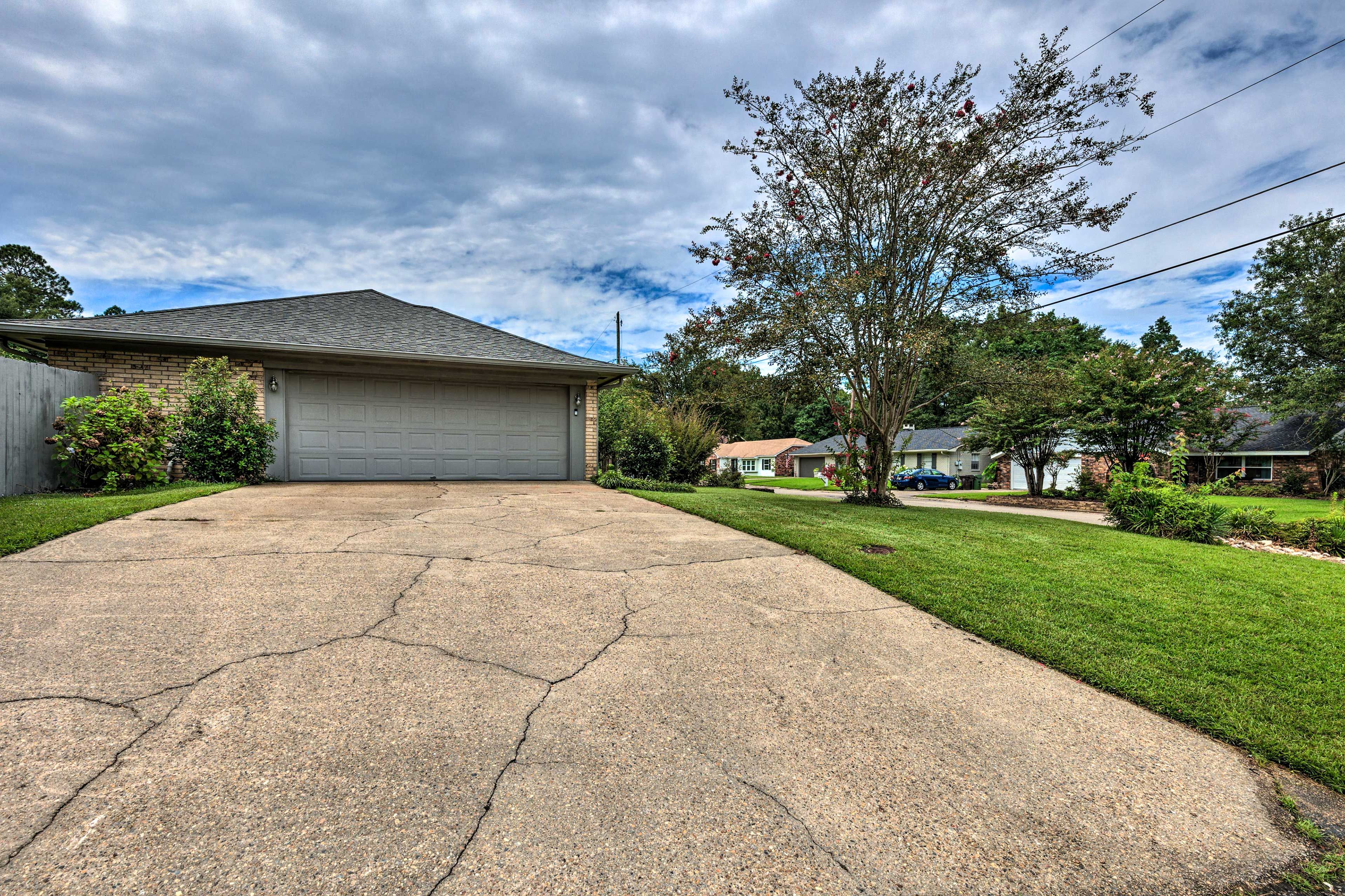 Garage (2 Vehicles) | Driveway (2 Vehicles)