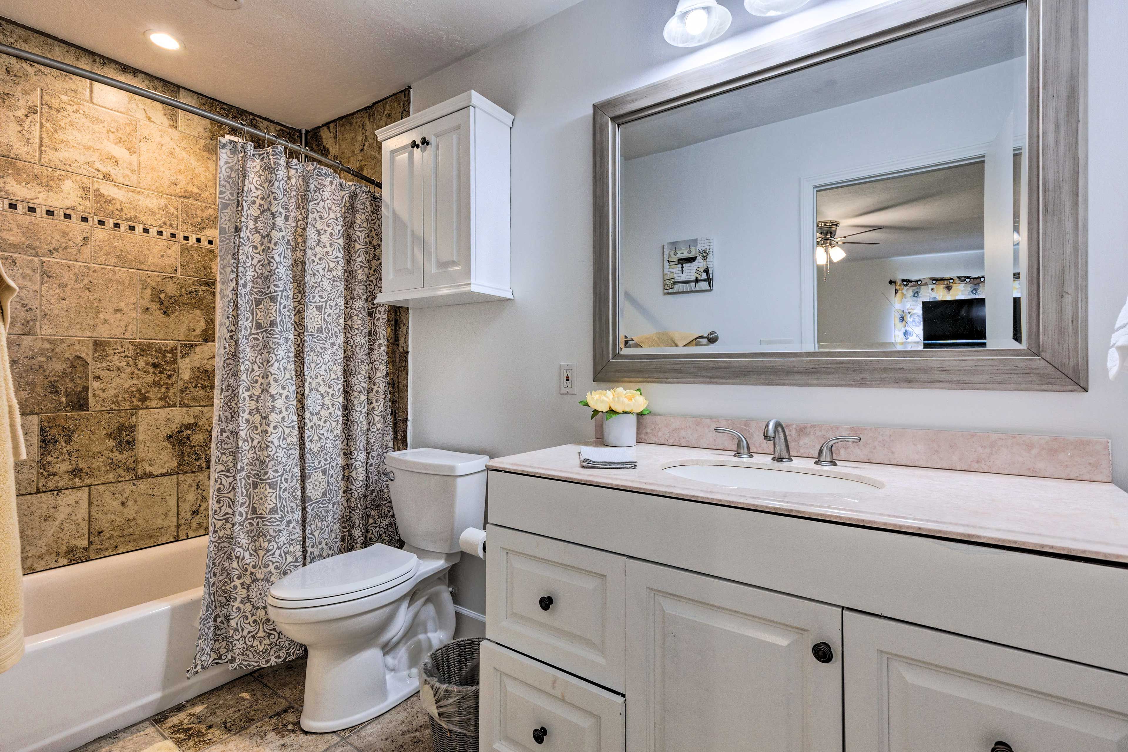 En-Suite Bathroom | Towels Provided