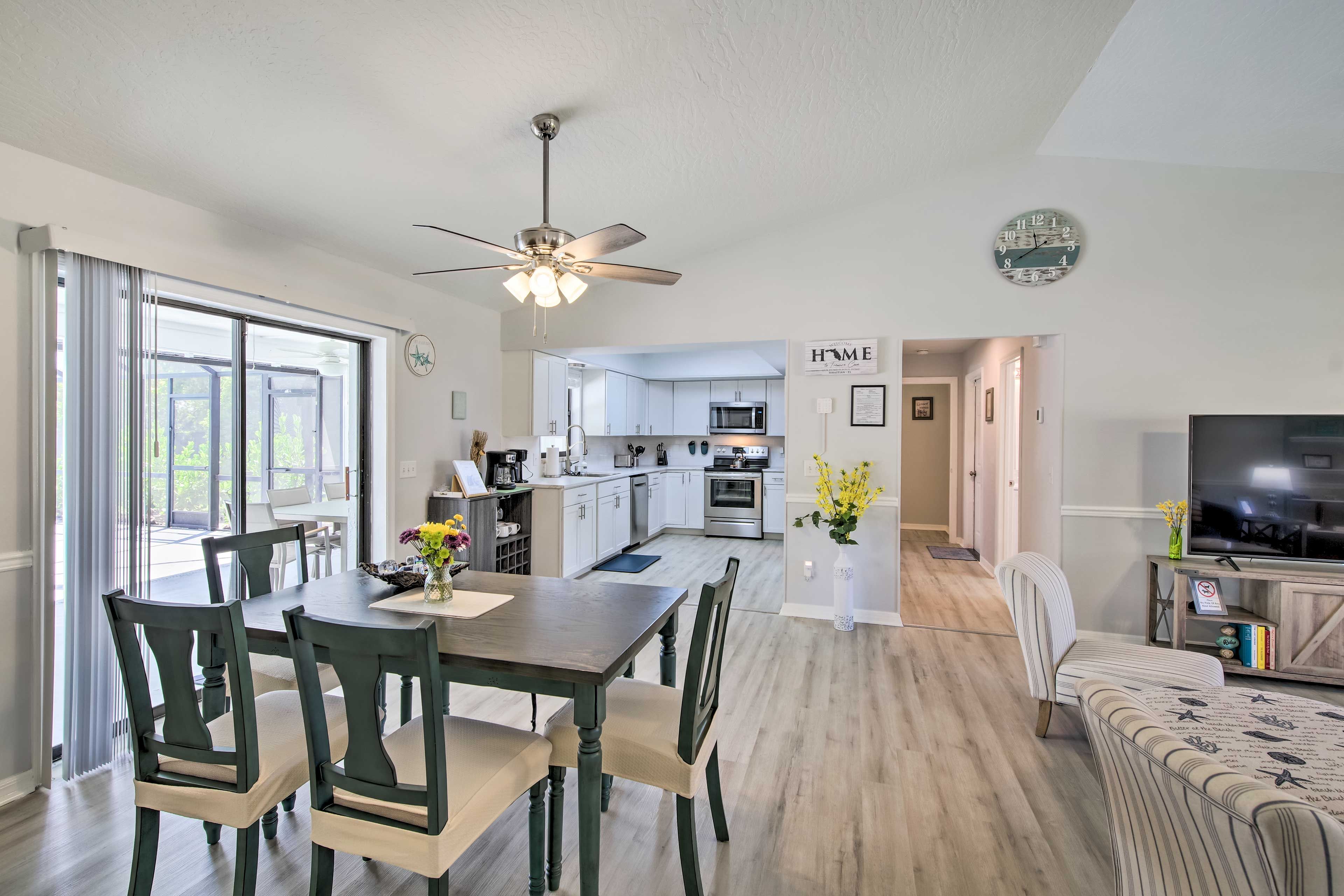 Dining Area | Dishware/Flatware Provided | Beach Towels