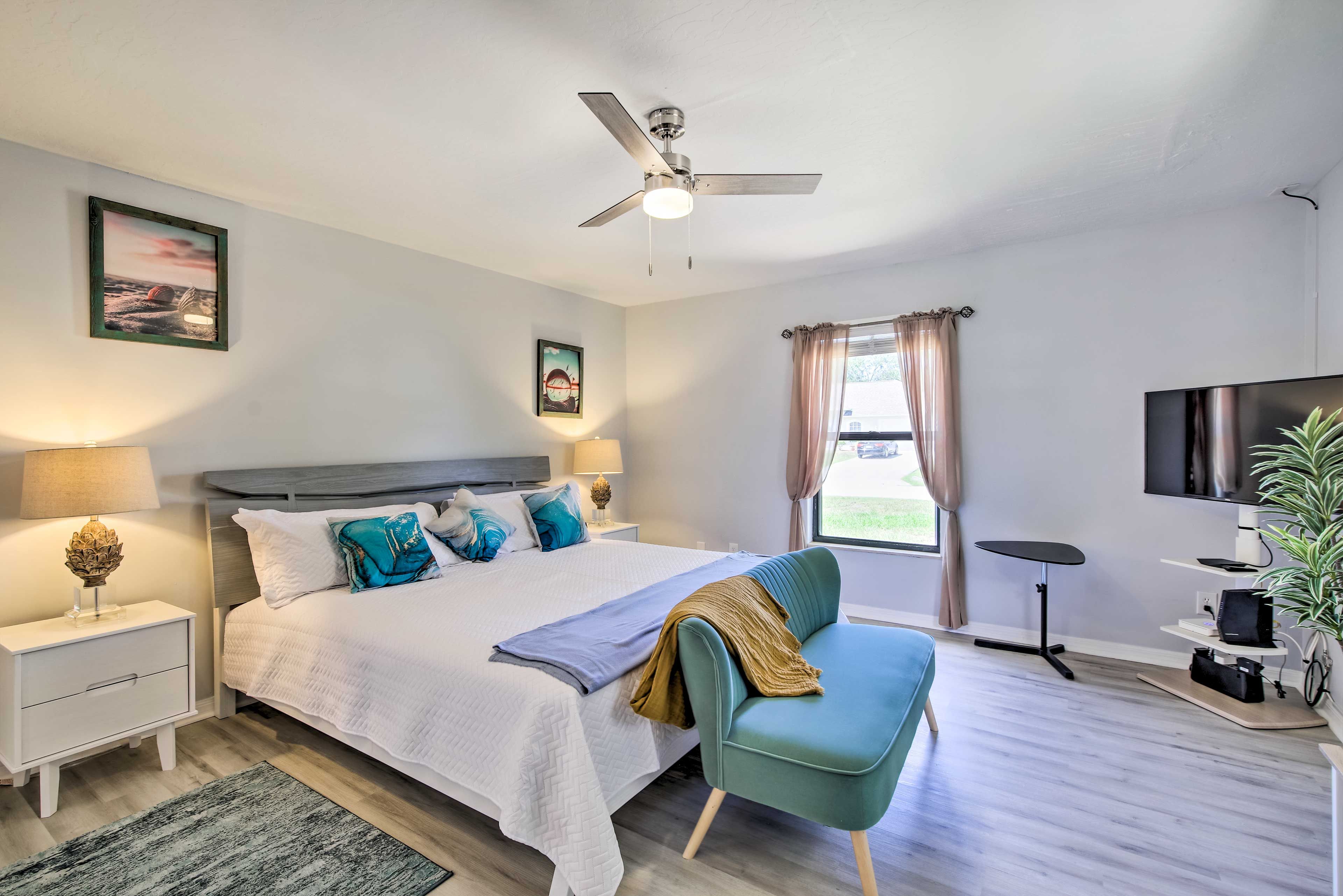 Bedroom 1 | King Bed | Smart TV | En-Suite Bath