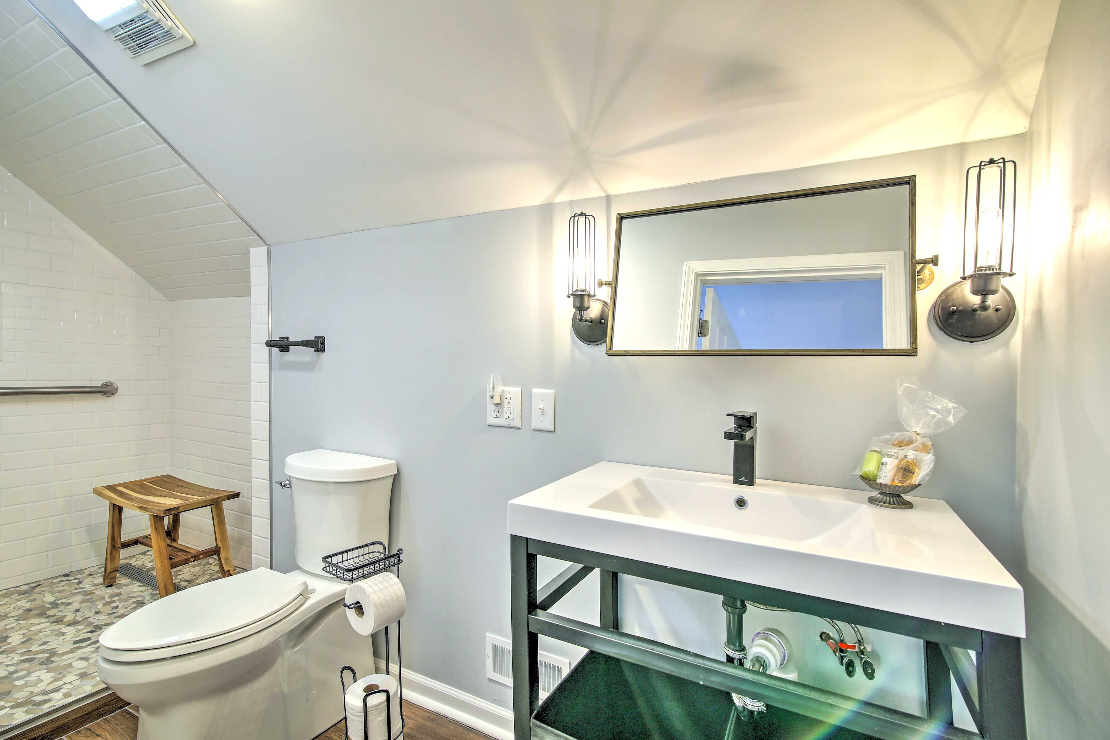 Full Bath | Complimentary Toiletries