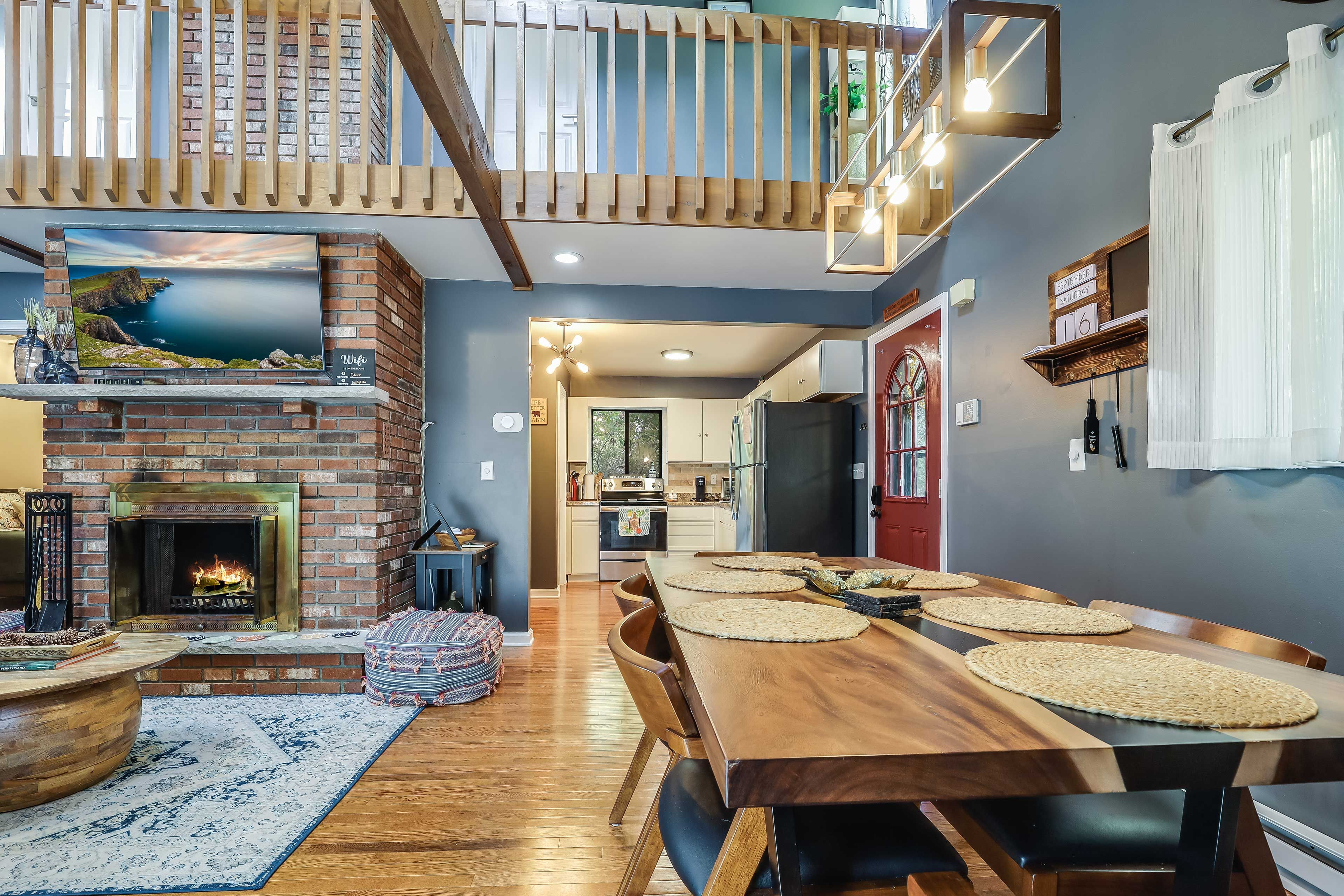 Dining Area | Dishes & Flatware Provided