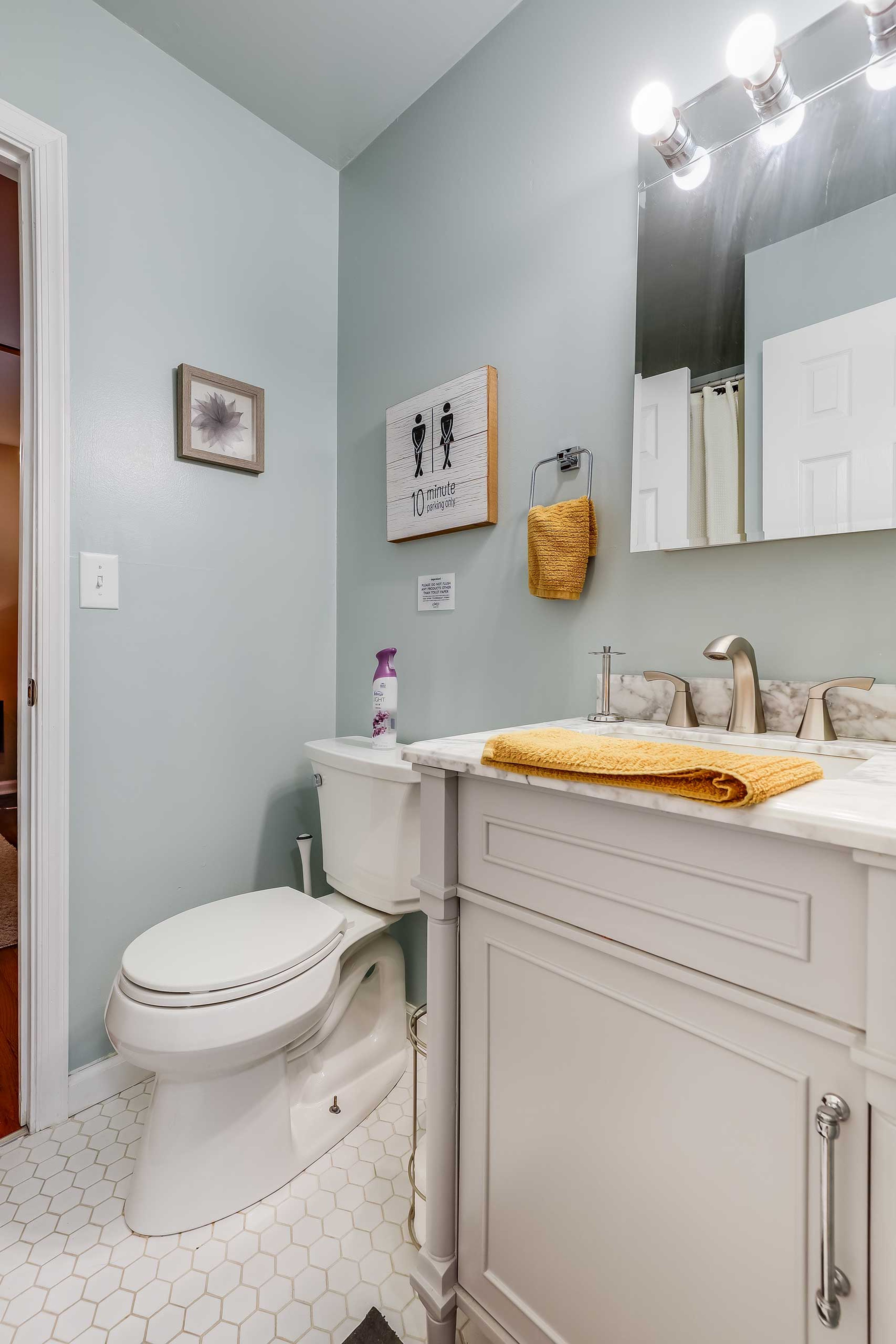 Full Bathroom | Towels Provided | Complimentary Toiletries