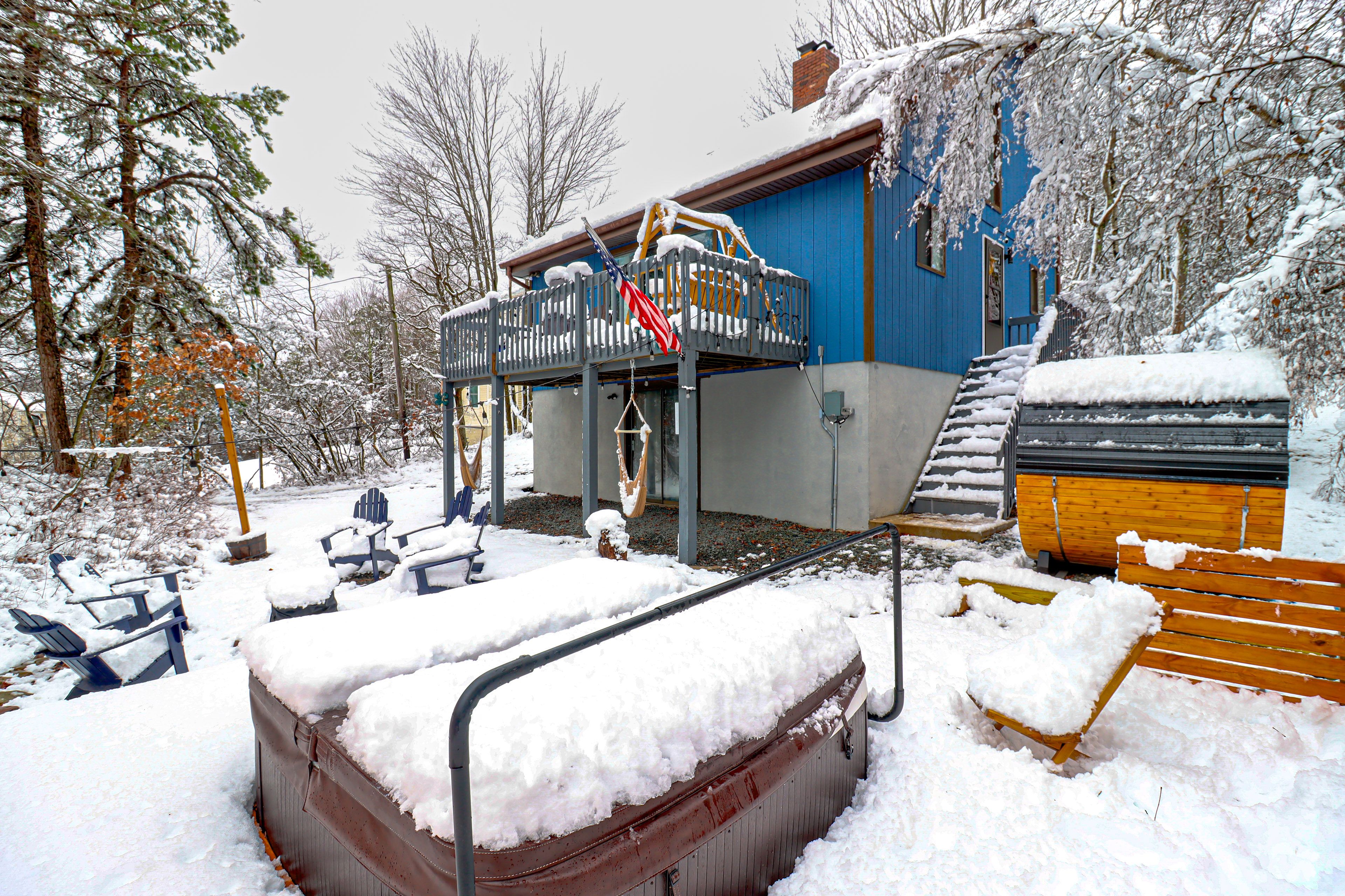 Private Yard | Hot Tub | Fire Pit | Winter Exterior