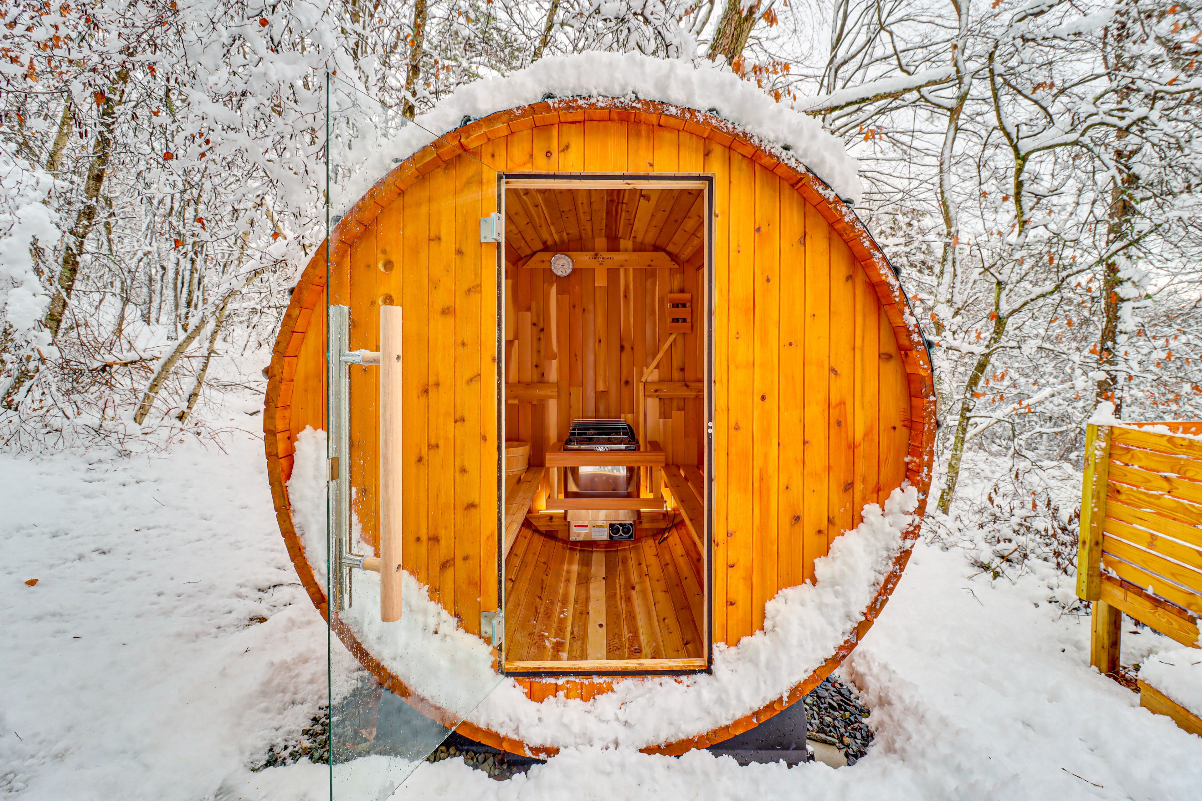 Barrel Sauna | Winter Exterior