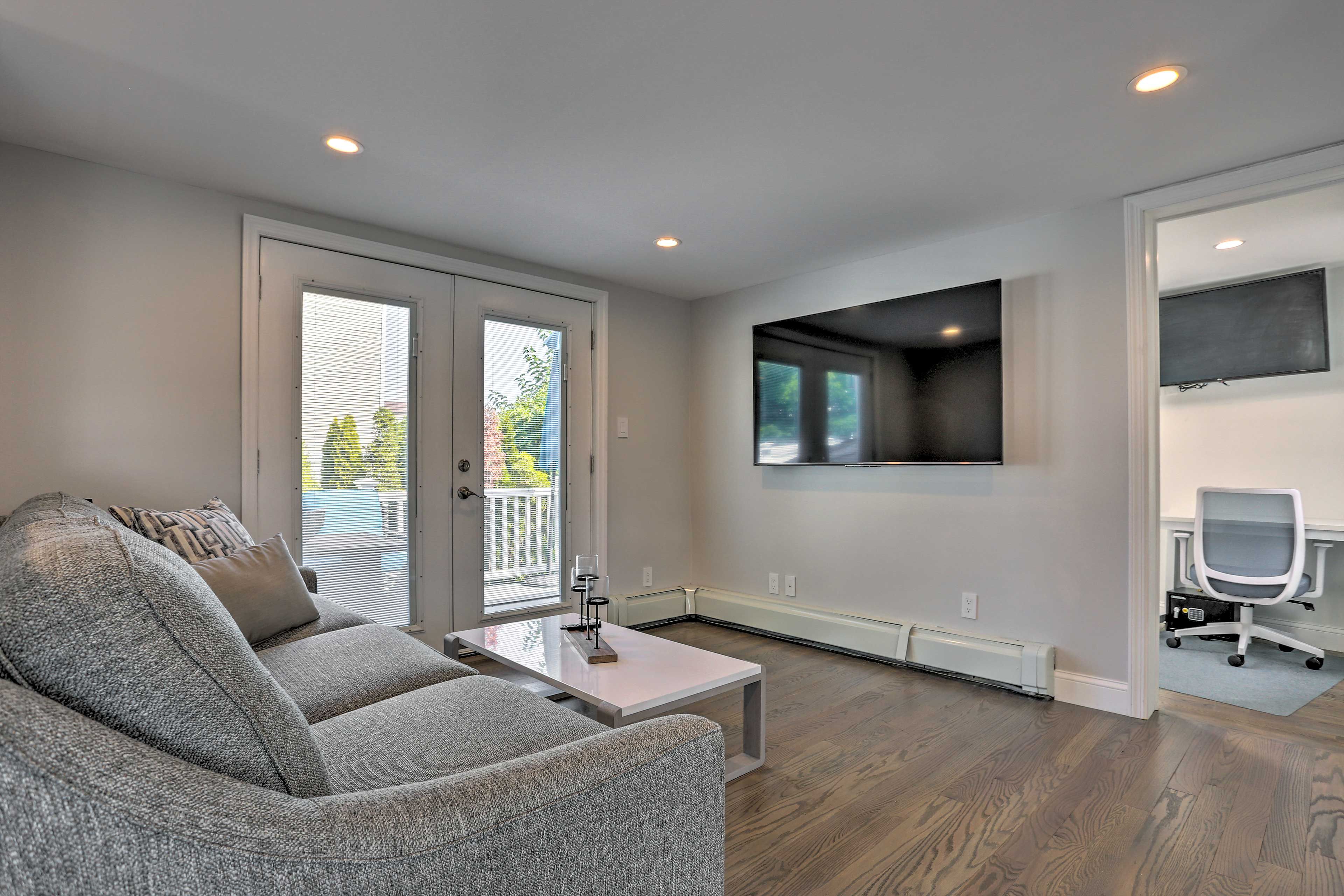 Living Room | 1st Floor | Deck Access