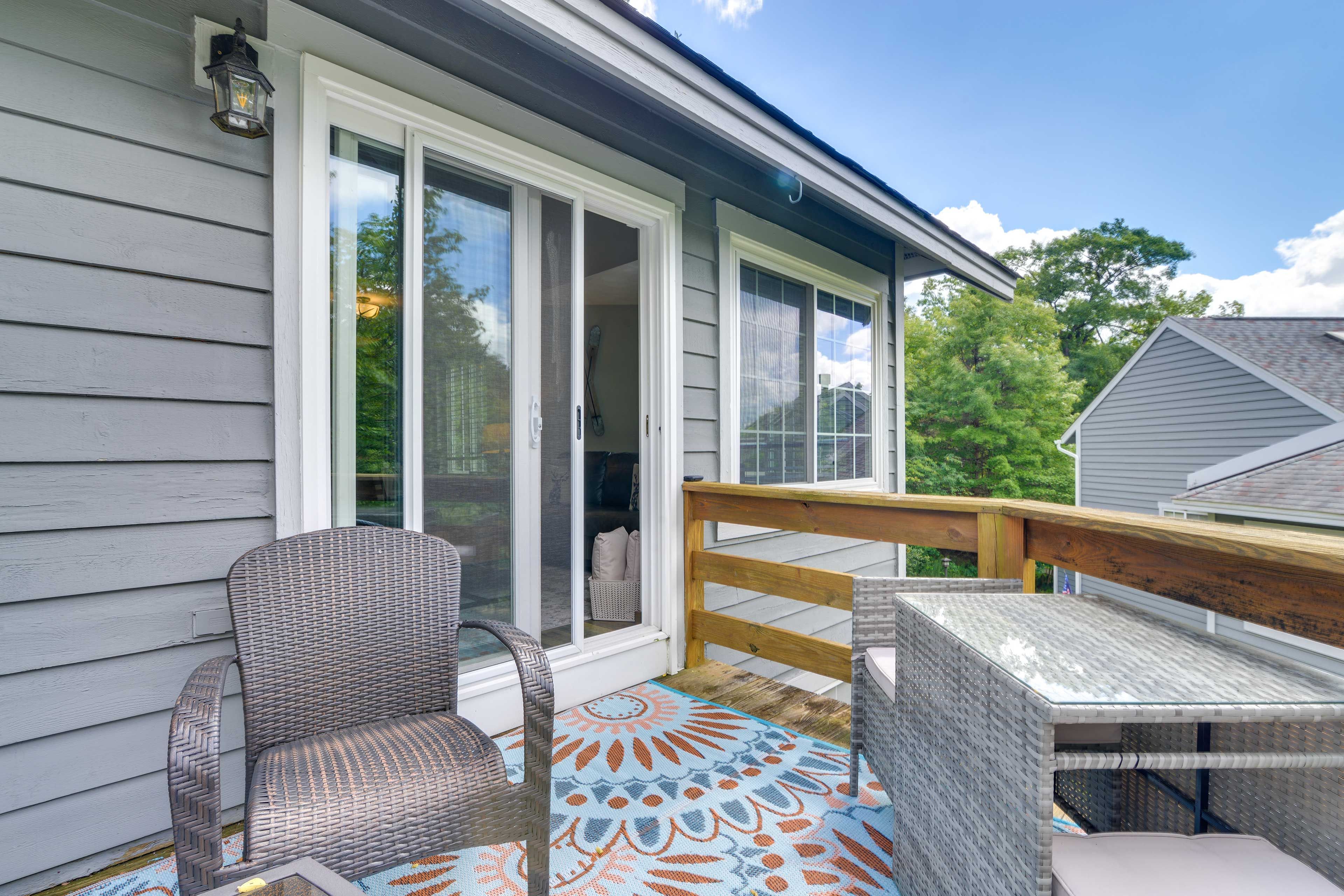 Deck | Outdoor Seating