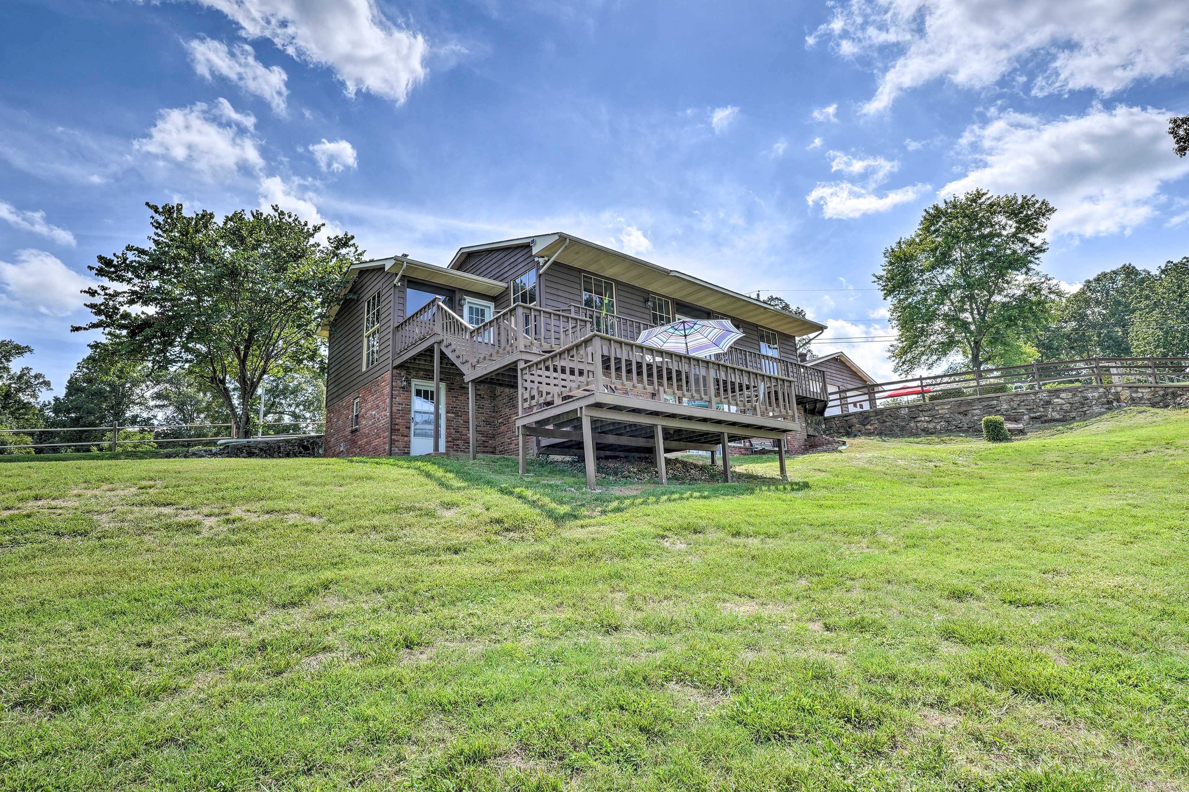 Mammoth Spring Vacation Rental | 4BR | 3BA | 2,440 Sq Ft | Step-Free Access