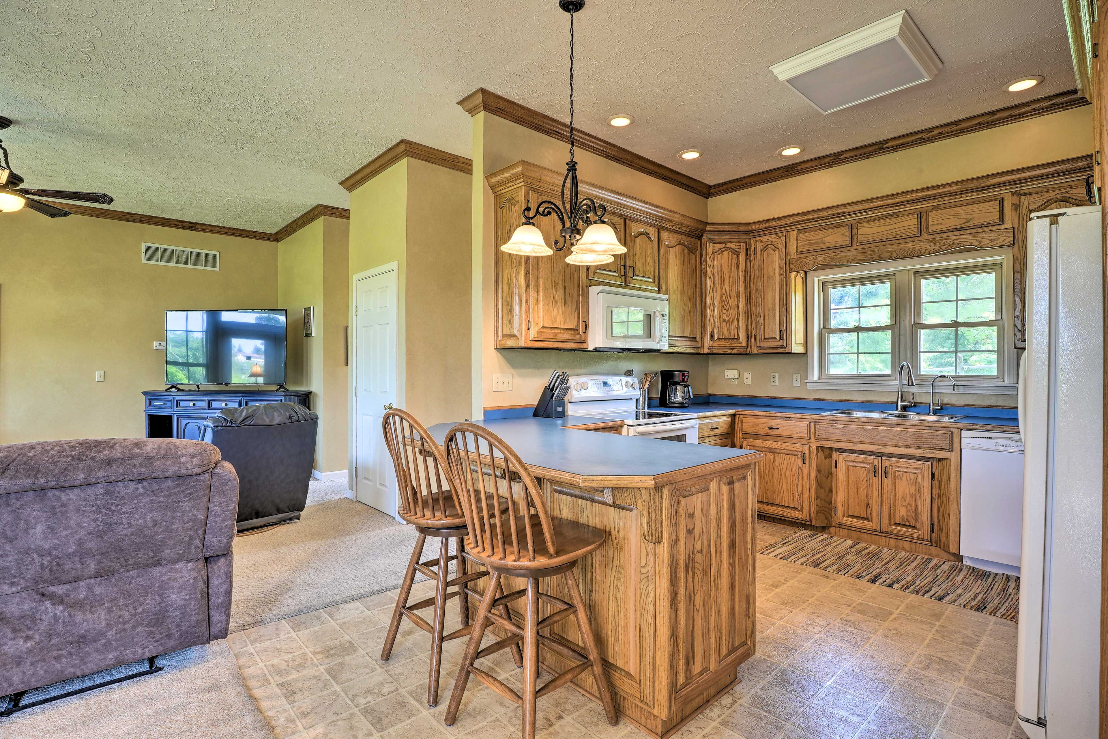 Kitchen | Cooking Basics | Coffee Maker | Paper Towels/Trash Bags Provided