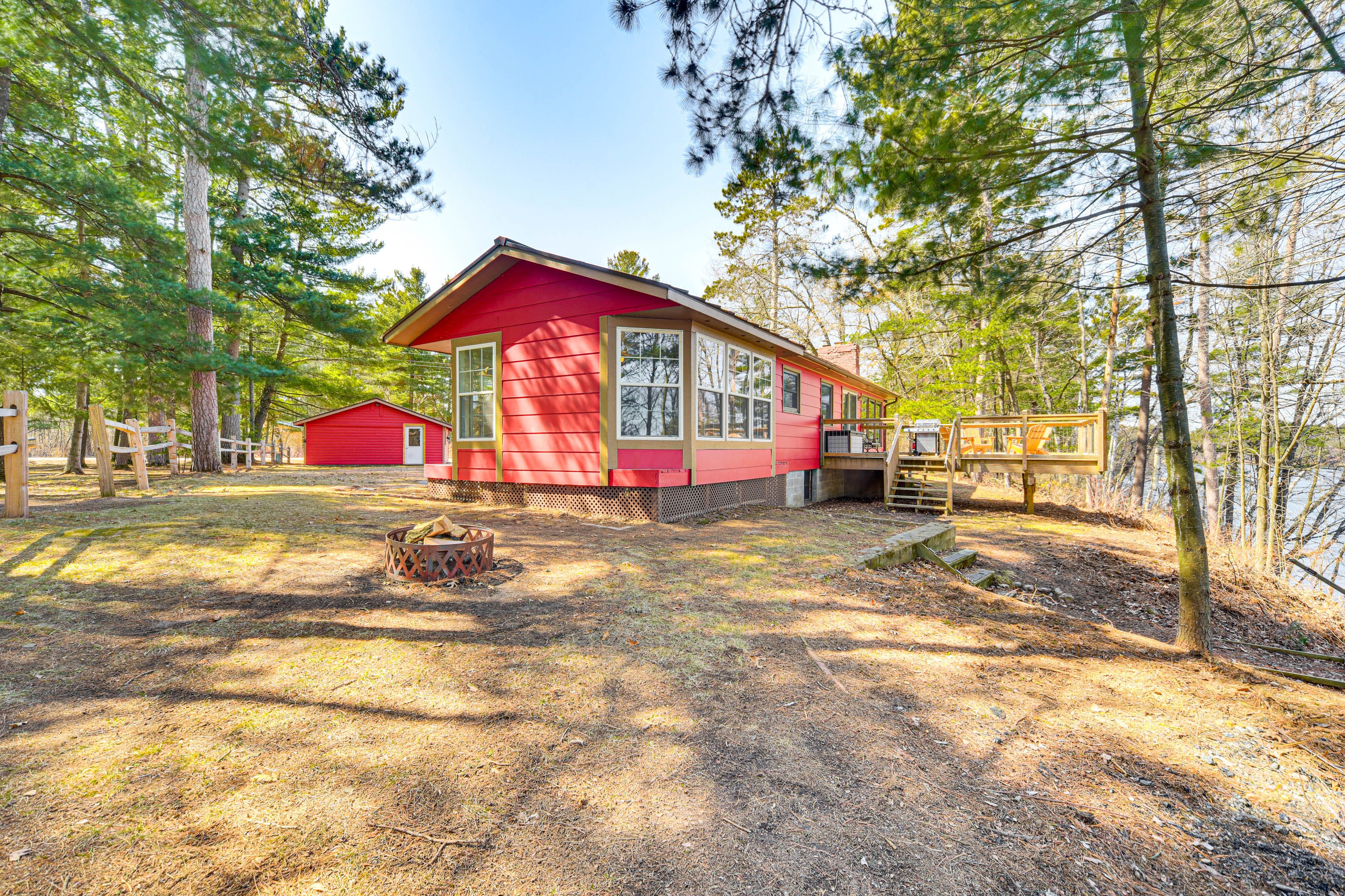 Large Yard | Fire Pit