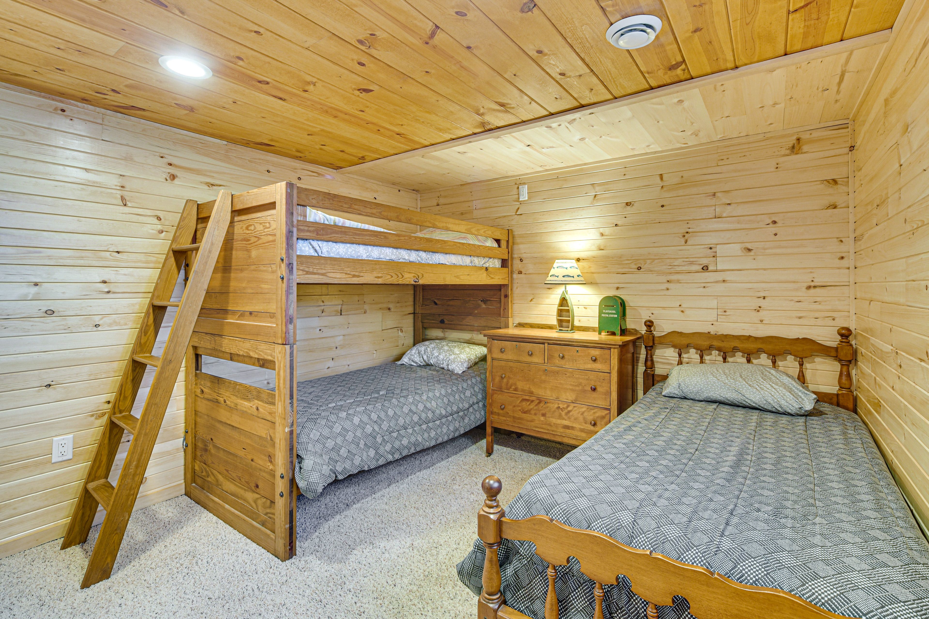 Bedroom 3 | Twin Bunk Bed | Twin Bed