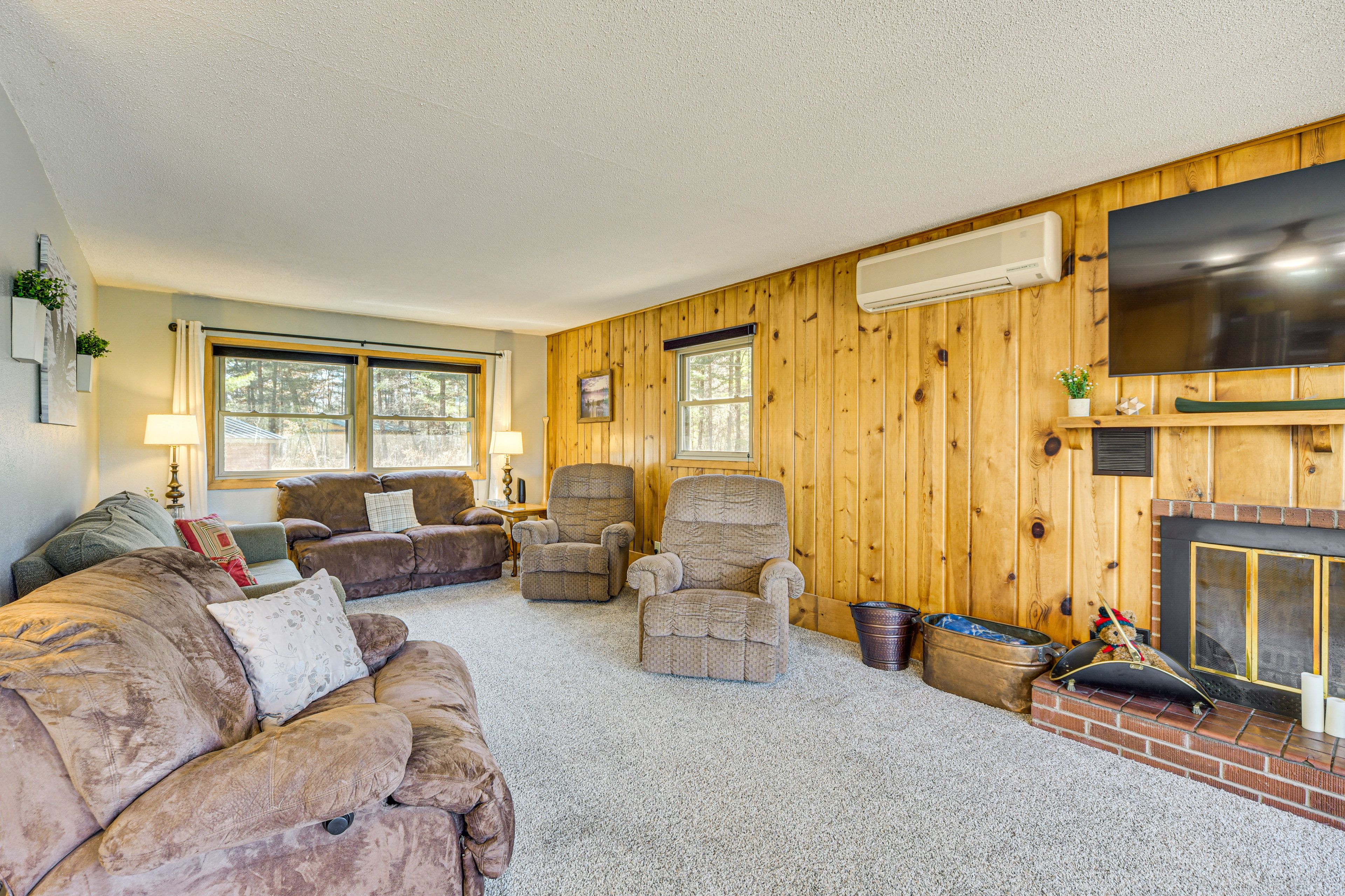 Living Room | Queen Sleeper Sofa | Smart TV
