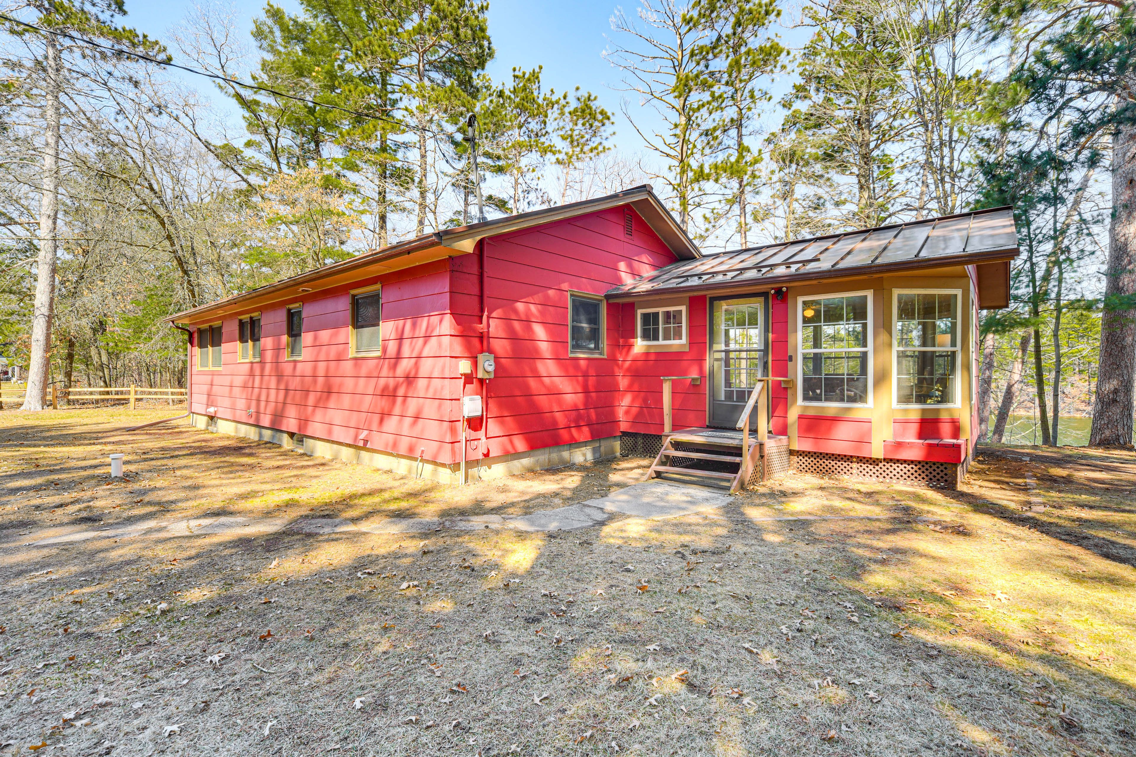 Cottage Exterior | Central A/C | ~ 1 Mi to Public Boat Launch