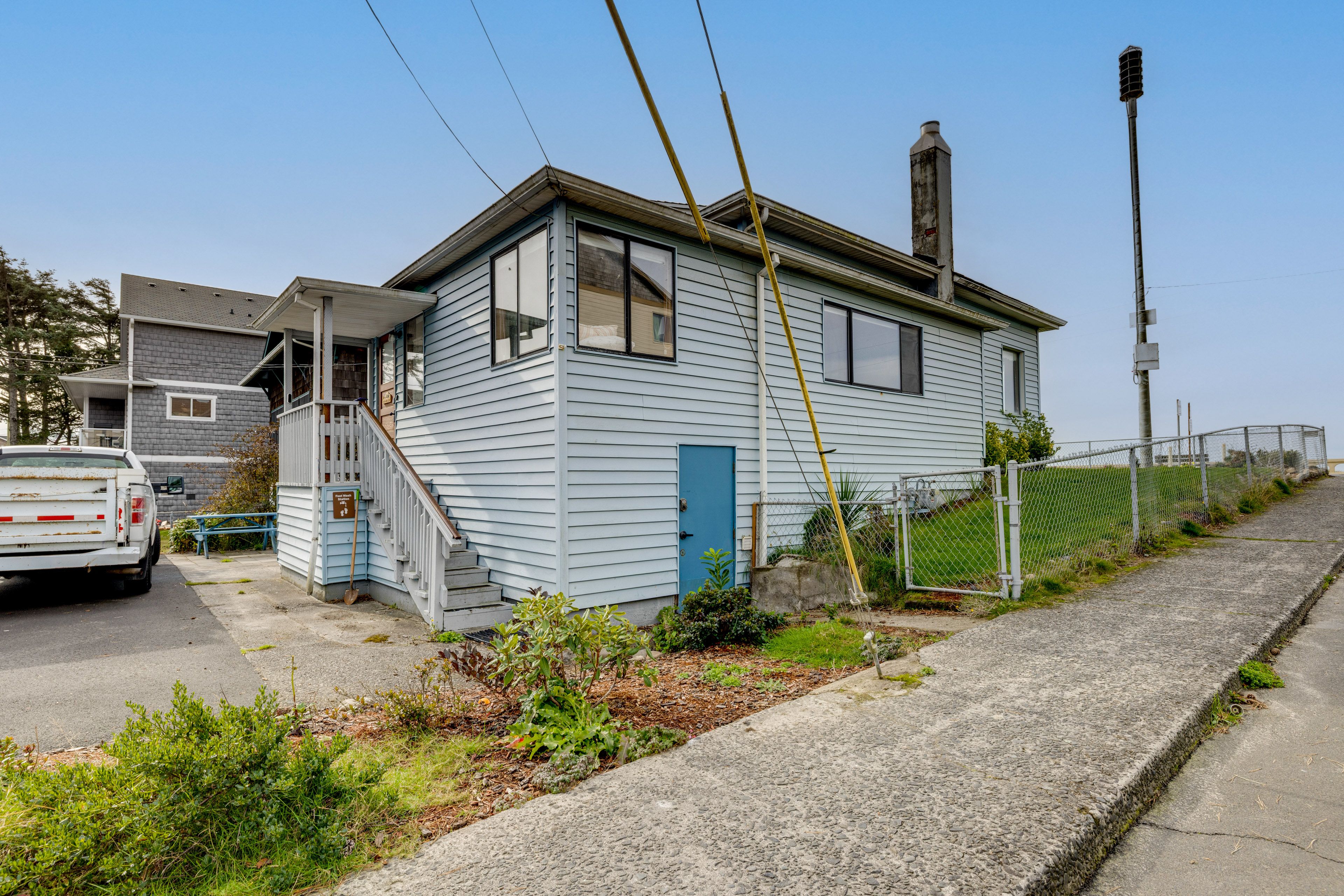 Parking | Private Lot (6 Vehicles) | RV/Trailer Parking