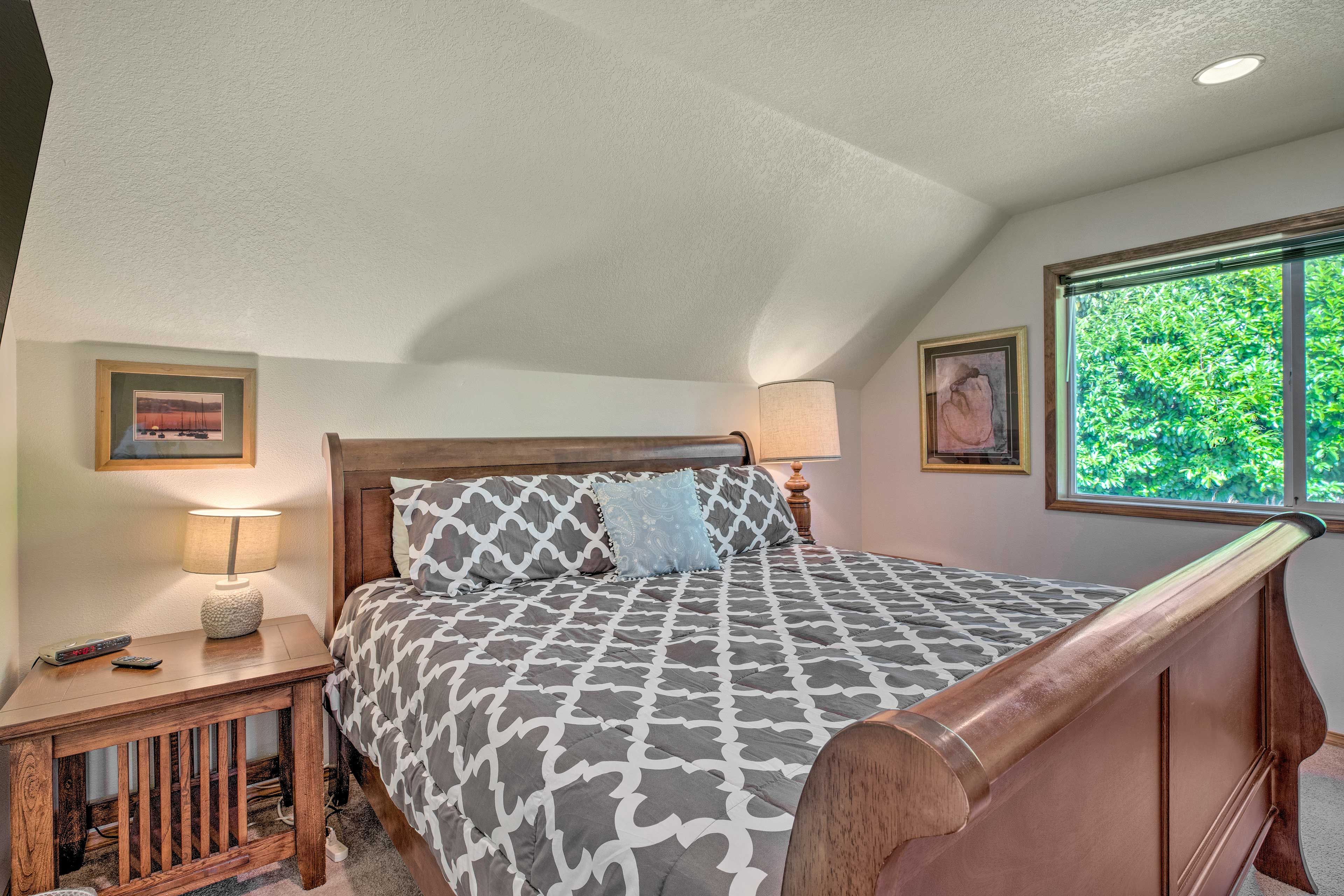 Bedroom 1 | King Bed