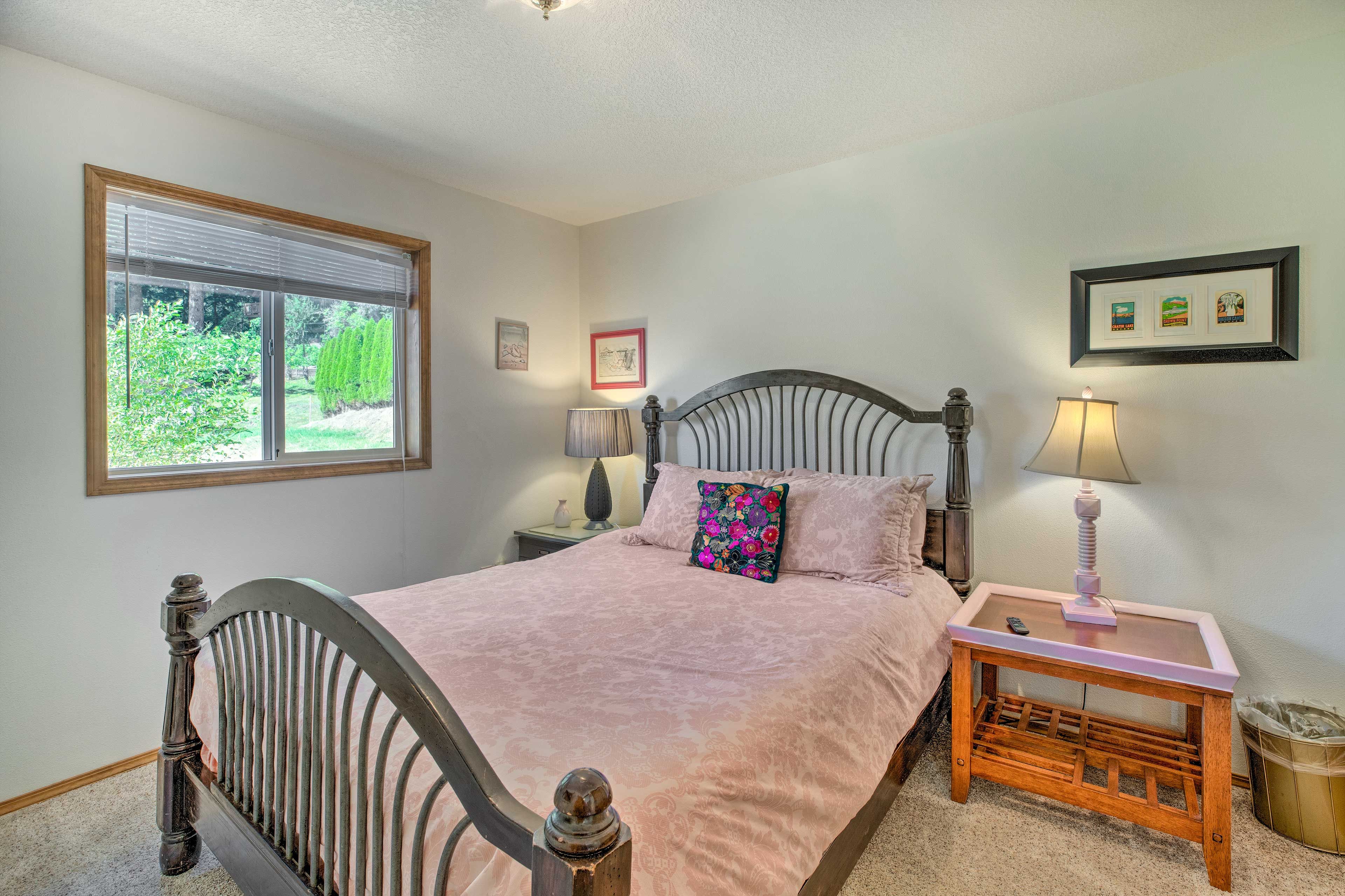 Bedroom 2 | Queen Bed