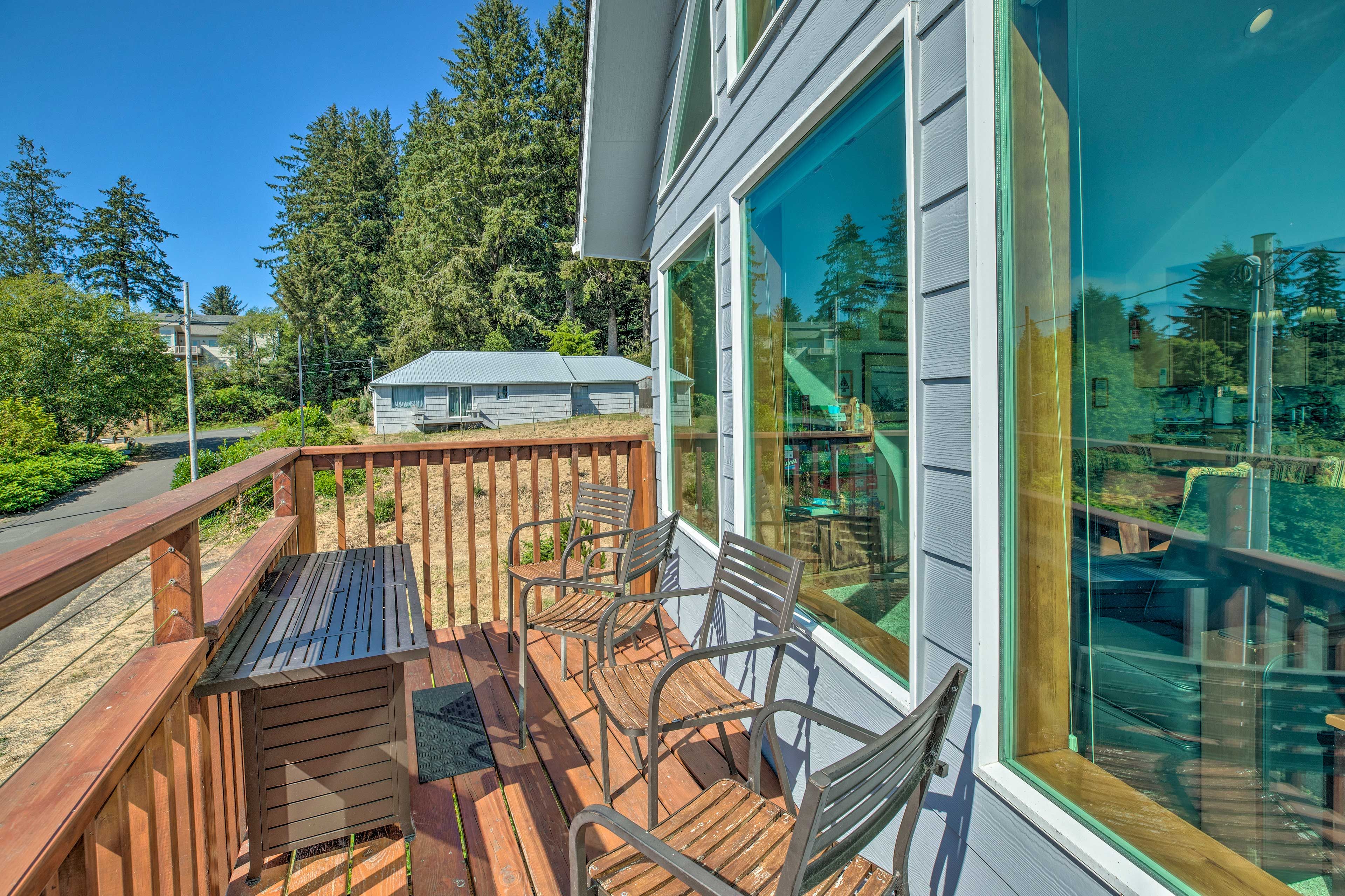 Private Deck w/ Seating