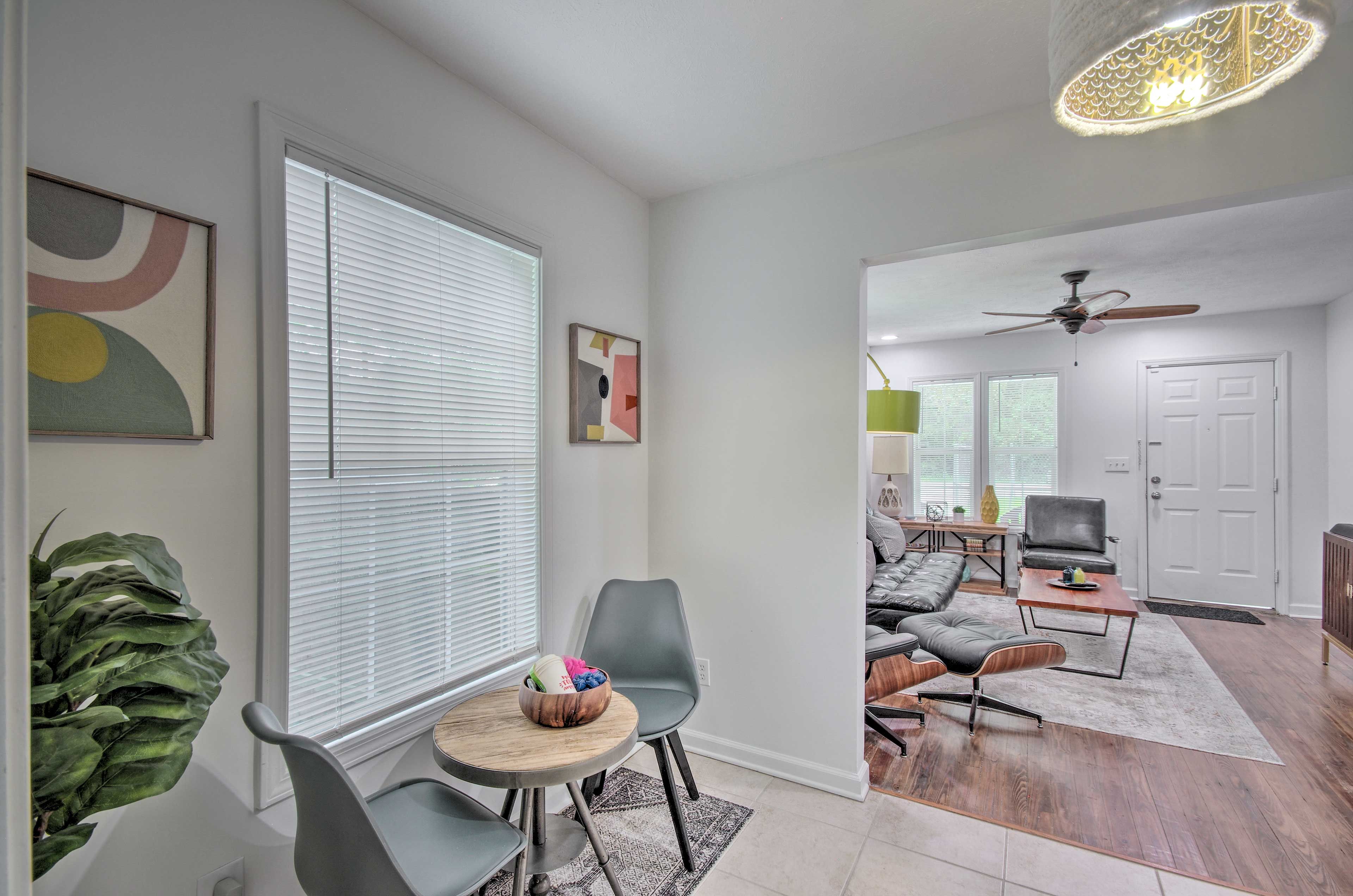 Dining Area | Dishware & Flatware Provided