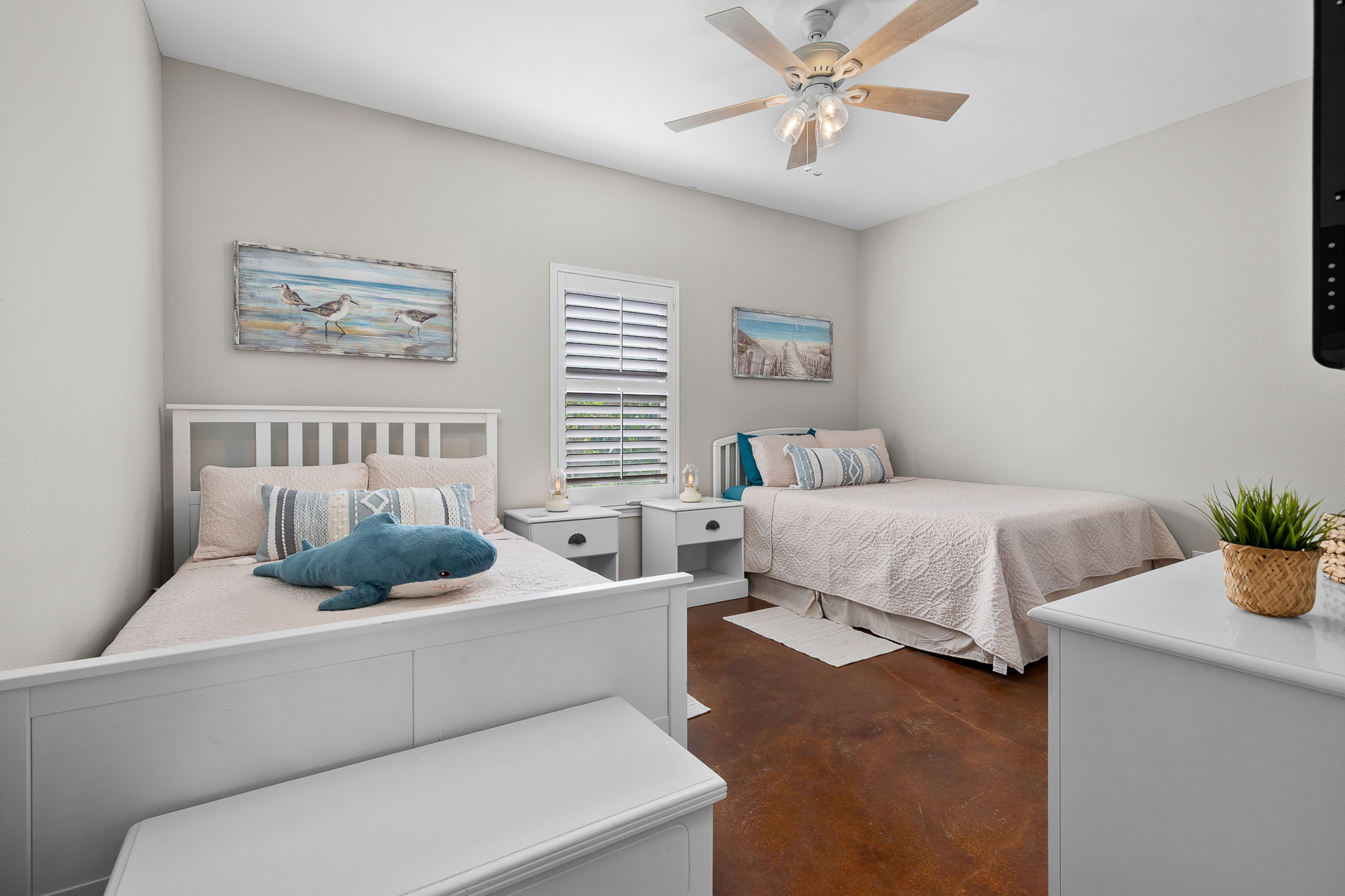 Bedroom | Queen Bed, Full Bed