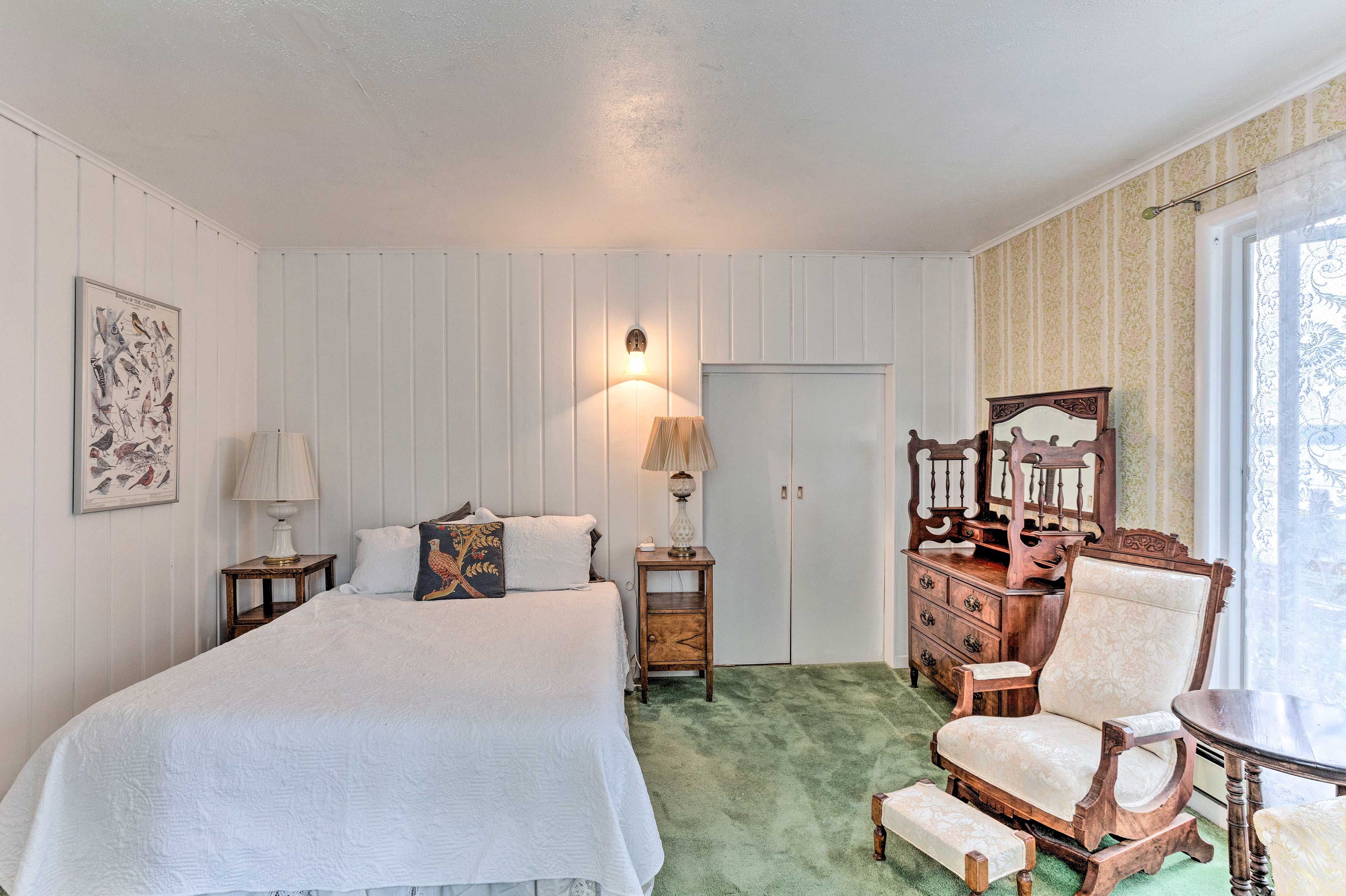 Bedroom 2 | Queen Bed | En-Suite Bathroom | 2nd Floor