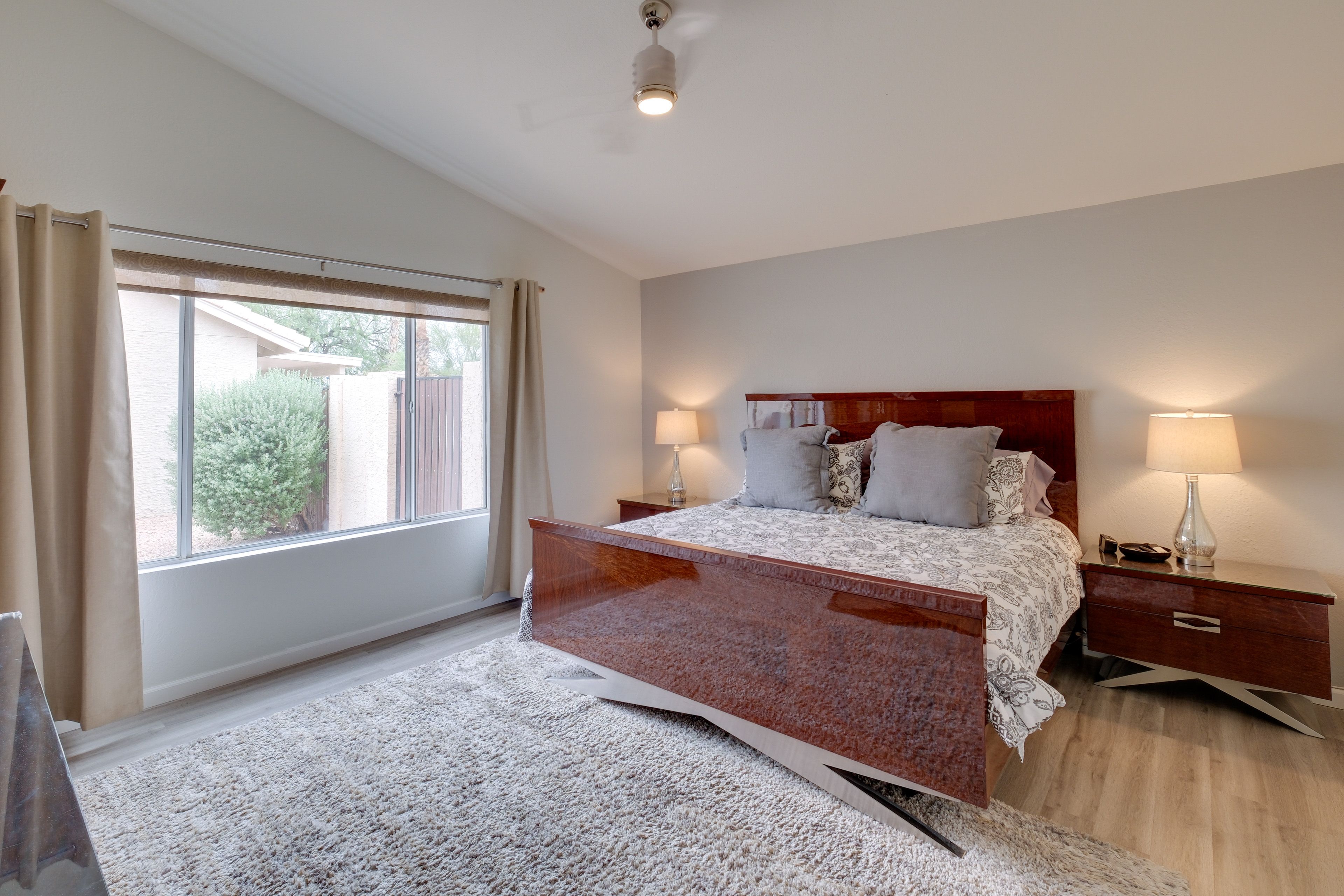 Bedroom 1 | King Bed